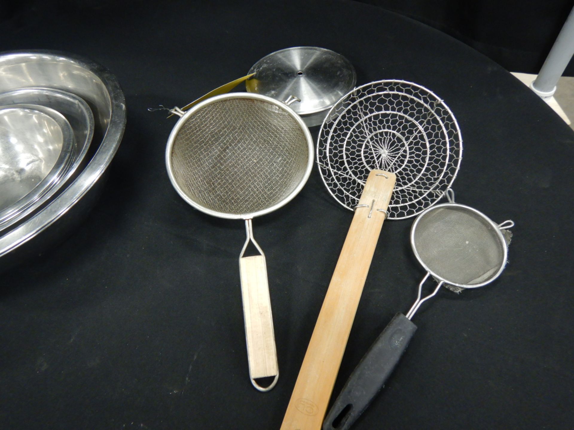 SS MIXING BOWLS & ASSORTED COLANDERS - Image 4 of 4