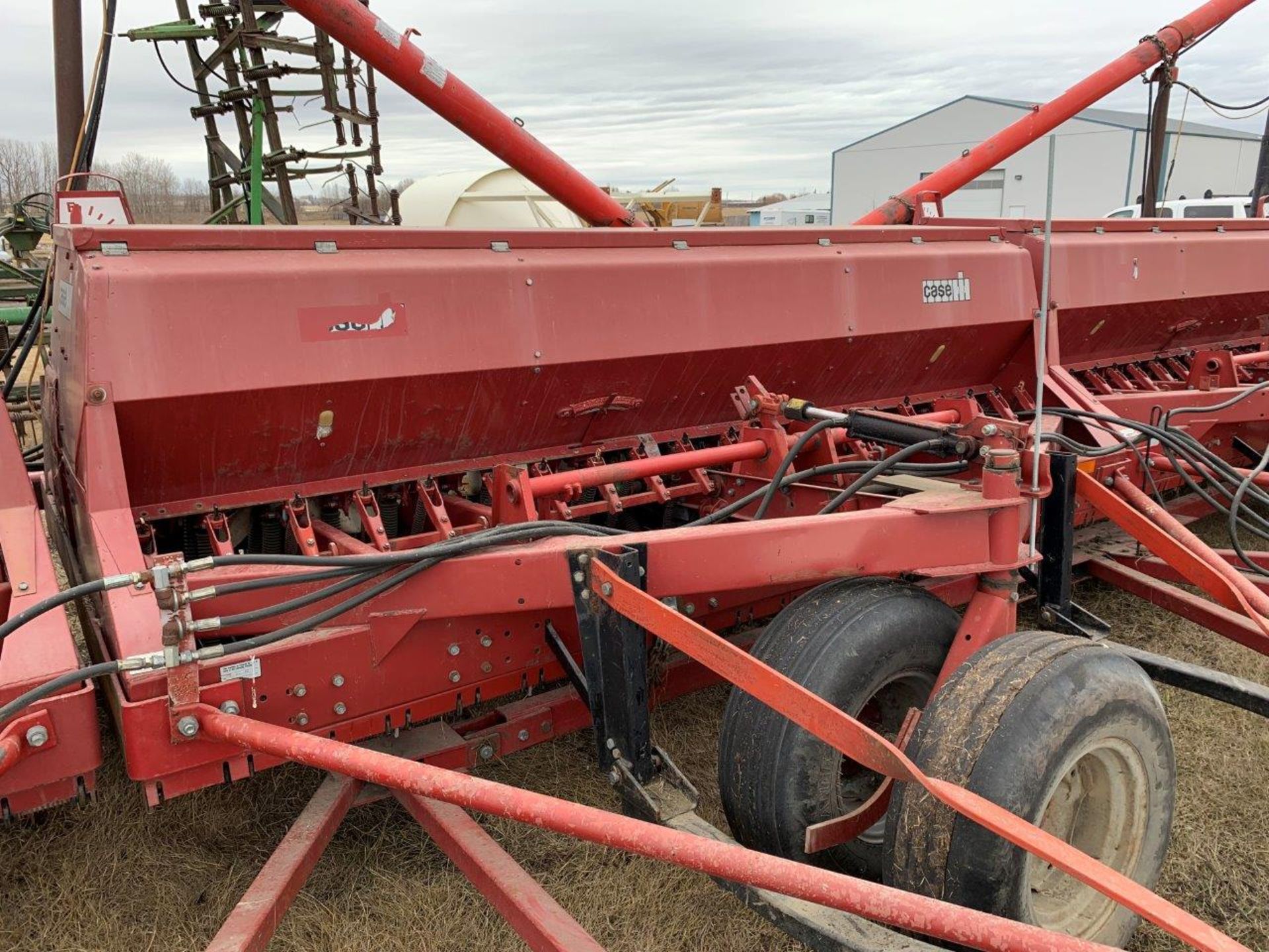 CASE IHC 6200 40FT (4X10FT) DD PRESS DRILL W/ QUAD HITCH, DRILL FILL AUGERS, RUBBER PACKERS, SPLIT - Image 4 of 47