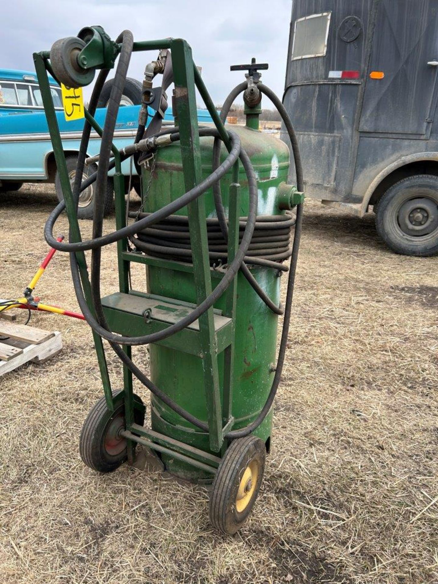 LARGE COMPRESSED AIR TANK ON WHEELED CART W/AIRLINE