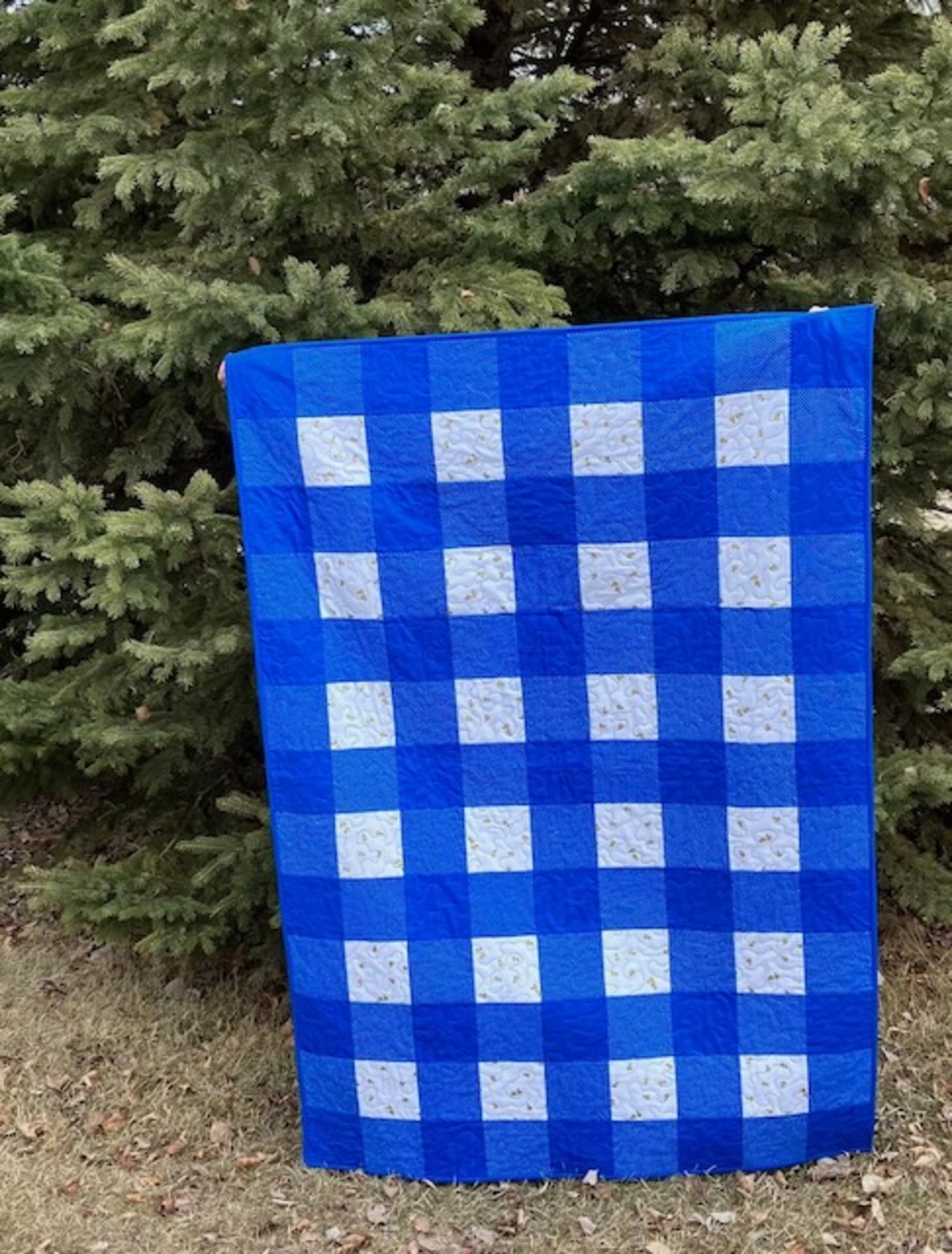 HOMEMADE GINGHAM QUILT (40 1/2" x 58 1/2")