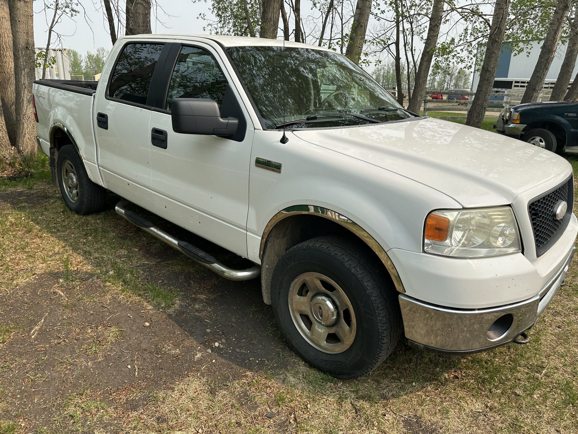 2006 FORD F150 LT P/U TRUCK 4X4. 5.4 L V8, CREW CAB, CLOTH, BED LINER, 233,867 KM's SHOWING - Image 3 of 17