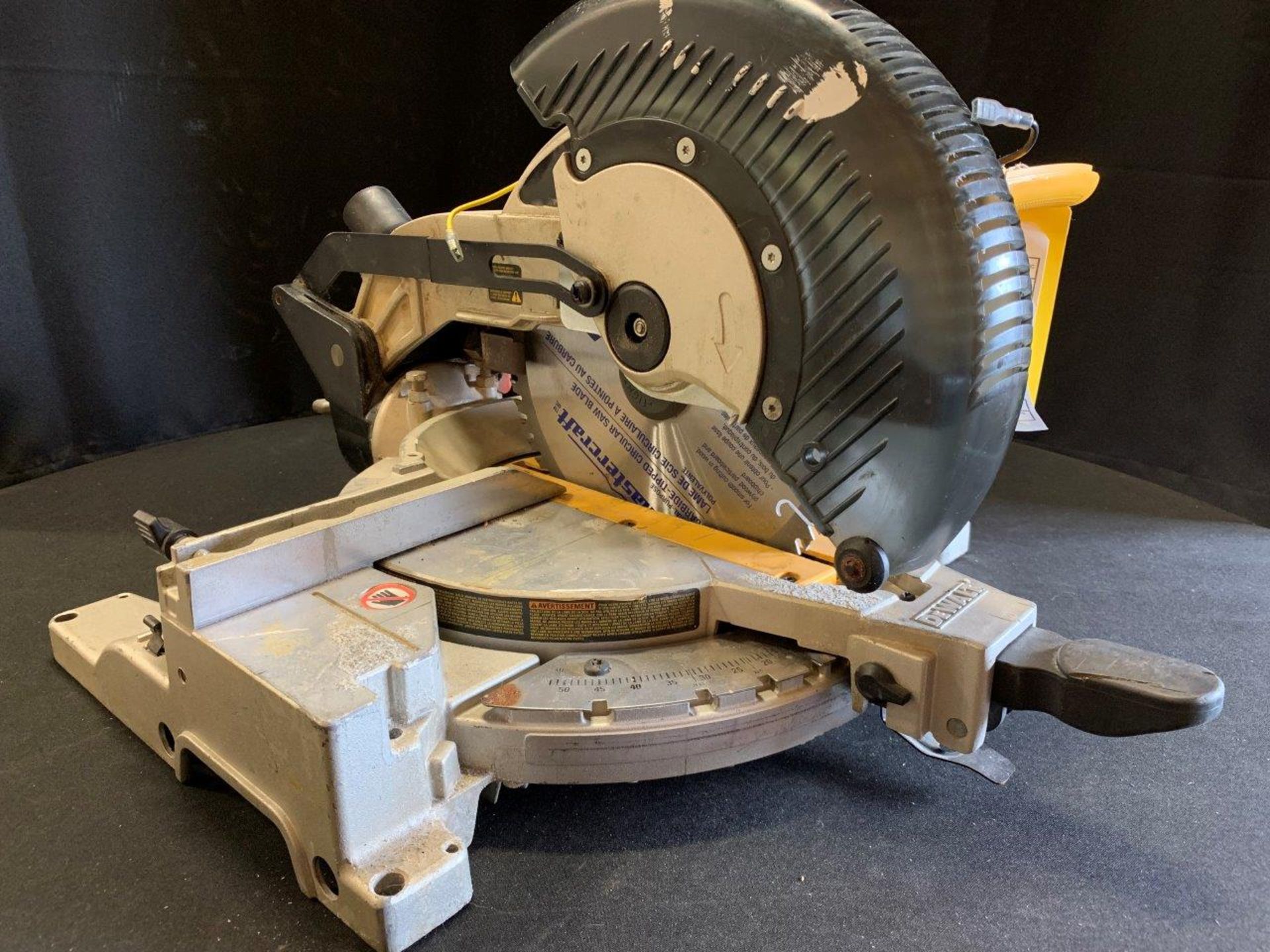 DEWALT 10" MITRE SAW (NEEDS REPAIR) - A72