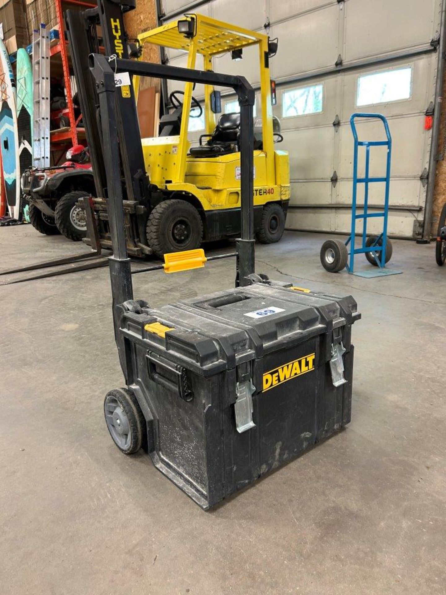 DEWALT POLY TOOLBOX W/ WHEEL KIT 21"X16"X16", INCLUDED CONTENTS, ASSORTED HAND TOOLS, ETC. - B29 - Image 2 of 5