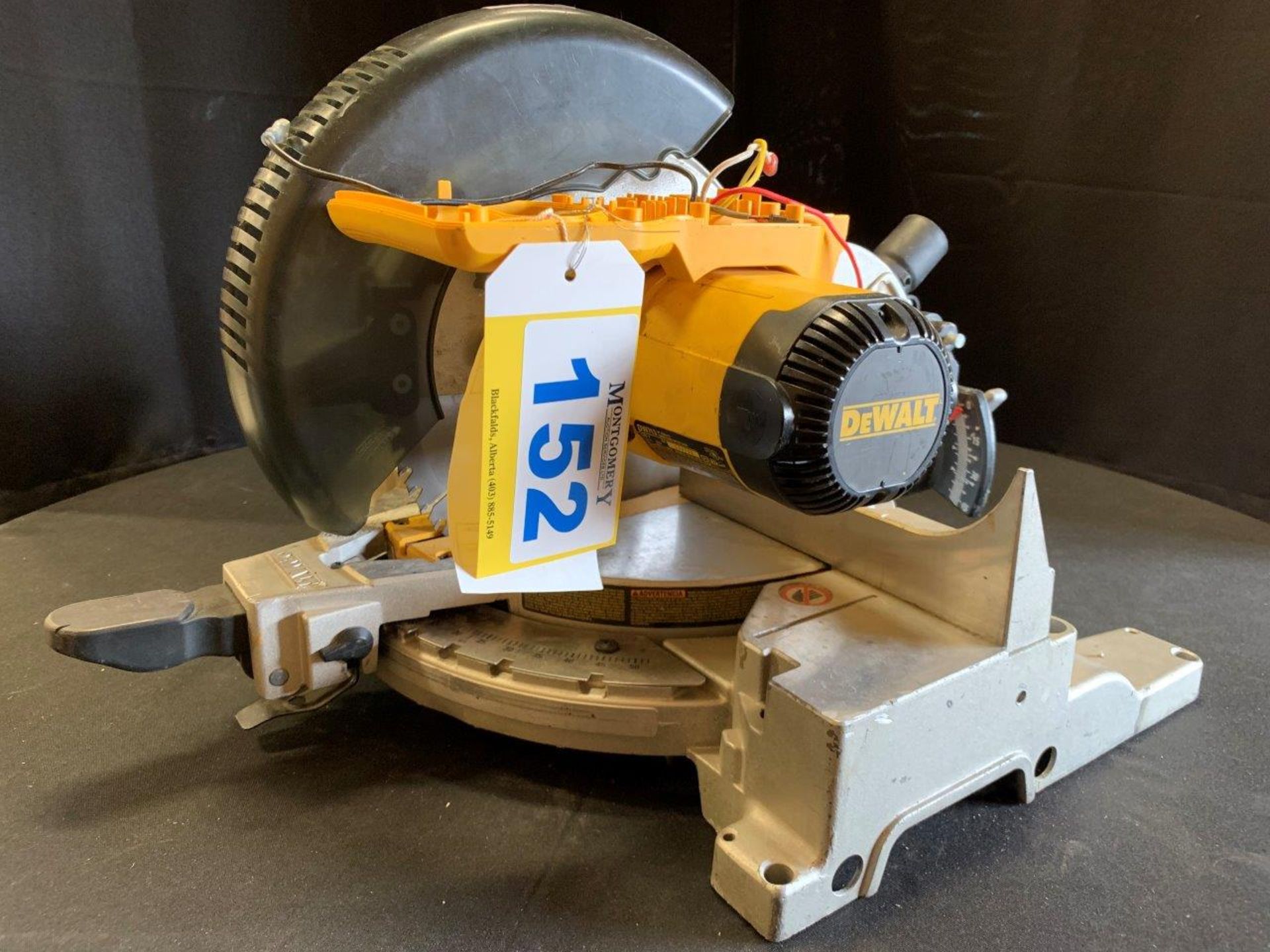 DEWALT 10" MITRE SAW (NEEDS REPAIR) - A72 - Image 6 of 8