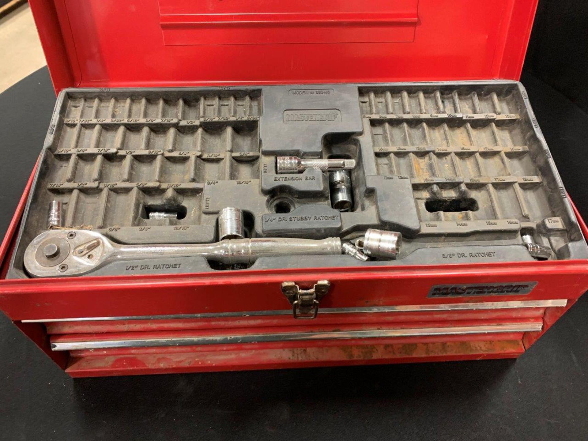 2-DRAWER METAL TOOLBOX AND ASSORTED WRENCHES, SOCKETS, RATCHETS, ETC. - Image 4 of 5