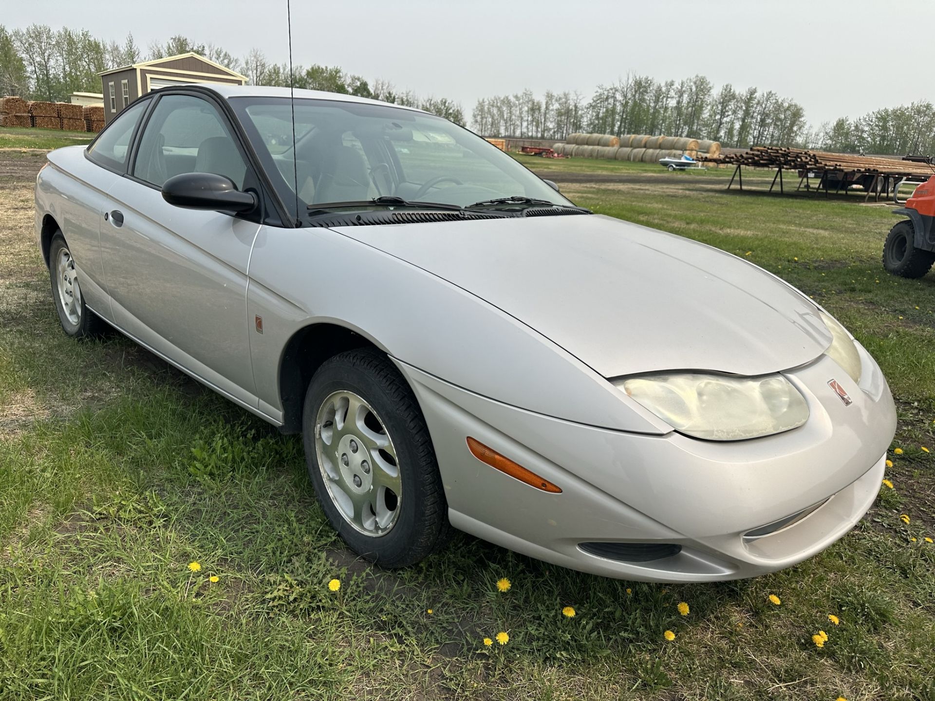 2001 SATURN SL COUPE, 3 DR, AUTO, 118,694 KMS SHOWING, REGISTERED IN AB, S/N 1G82P12851Z243094 ** - Image 2 of 8