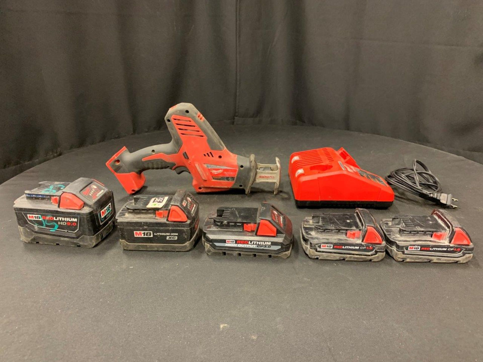 MILWAUKEE CORDLESS HACKSAW ASSORTED BATTERIES AND CHARGER - A40 - Image 2 of 14