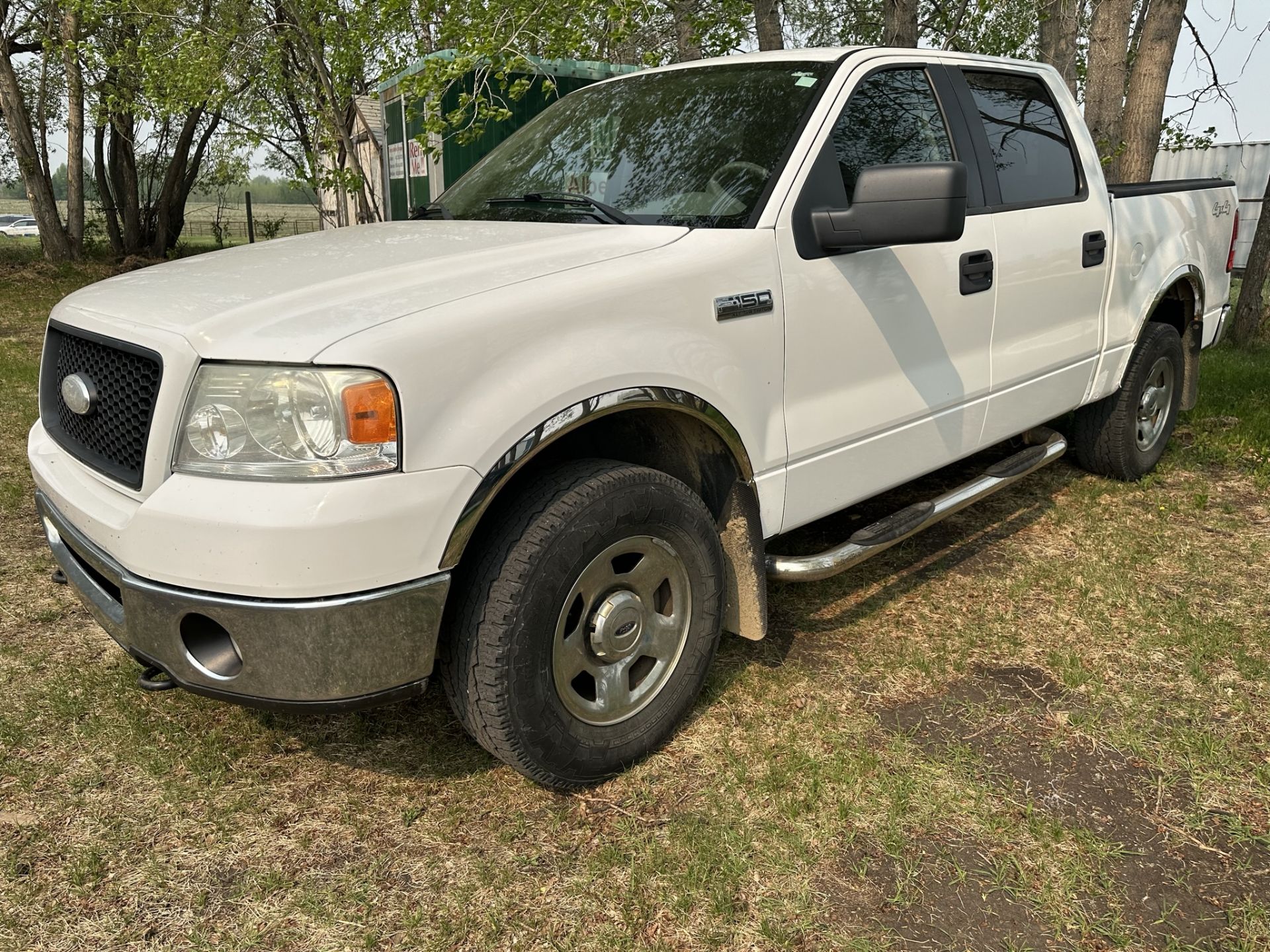 2006 FORD F150 LT P/U TRUCK 4X4. 5.4 L V8, CREW CAB, CLOTH, BED LINER, 233,867 KM's SHOWING