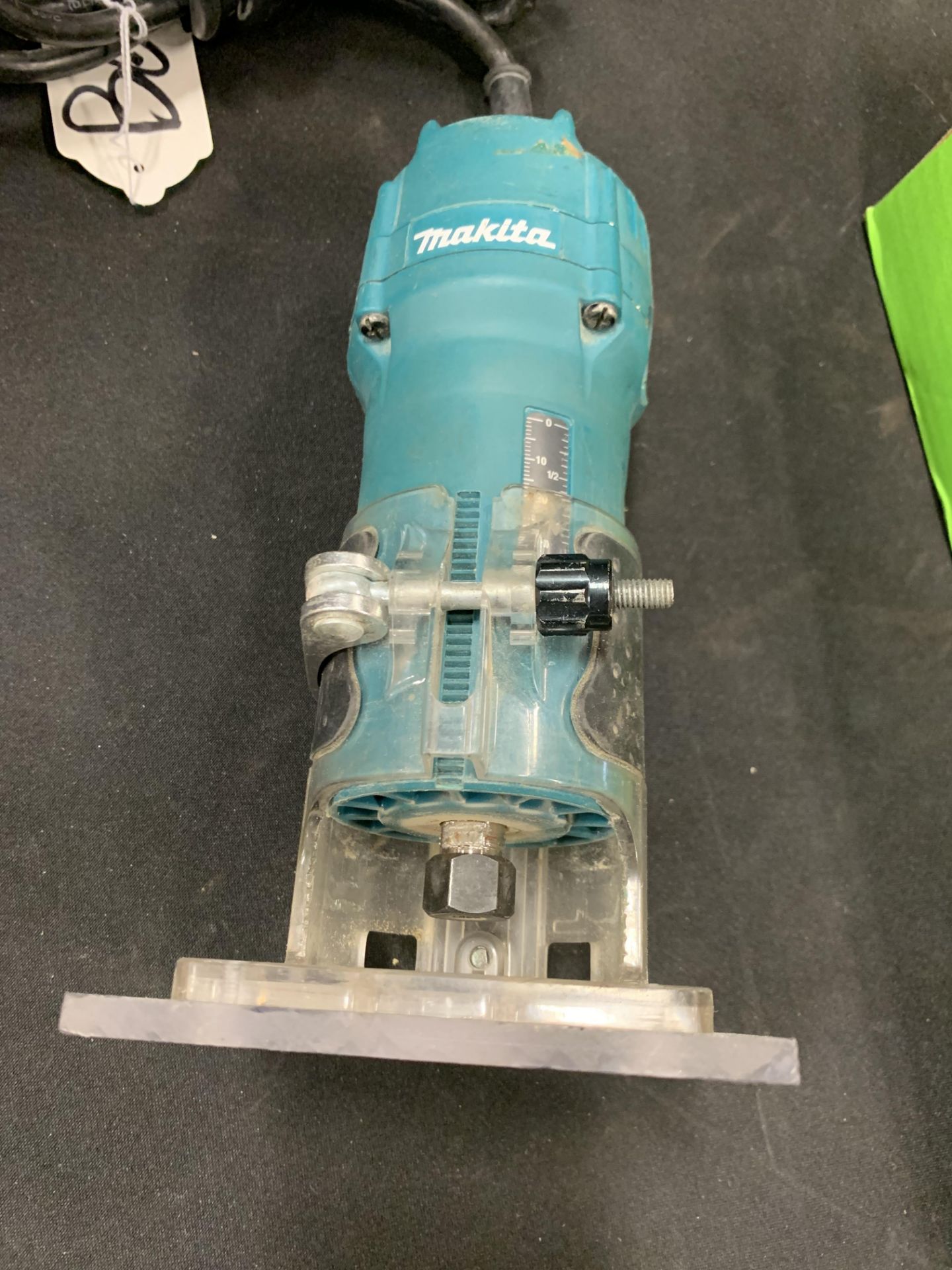 MAKITA 18V CORDLESS DRILLS, ANGLE GRINDER, ELEC. ROUTER - B63 - Image 15 of 15