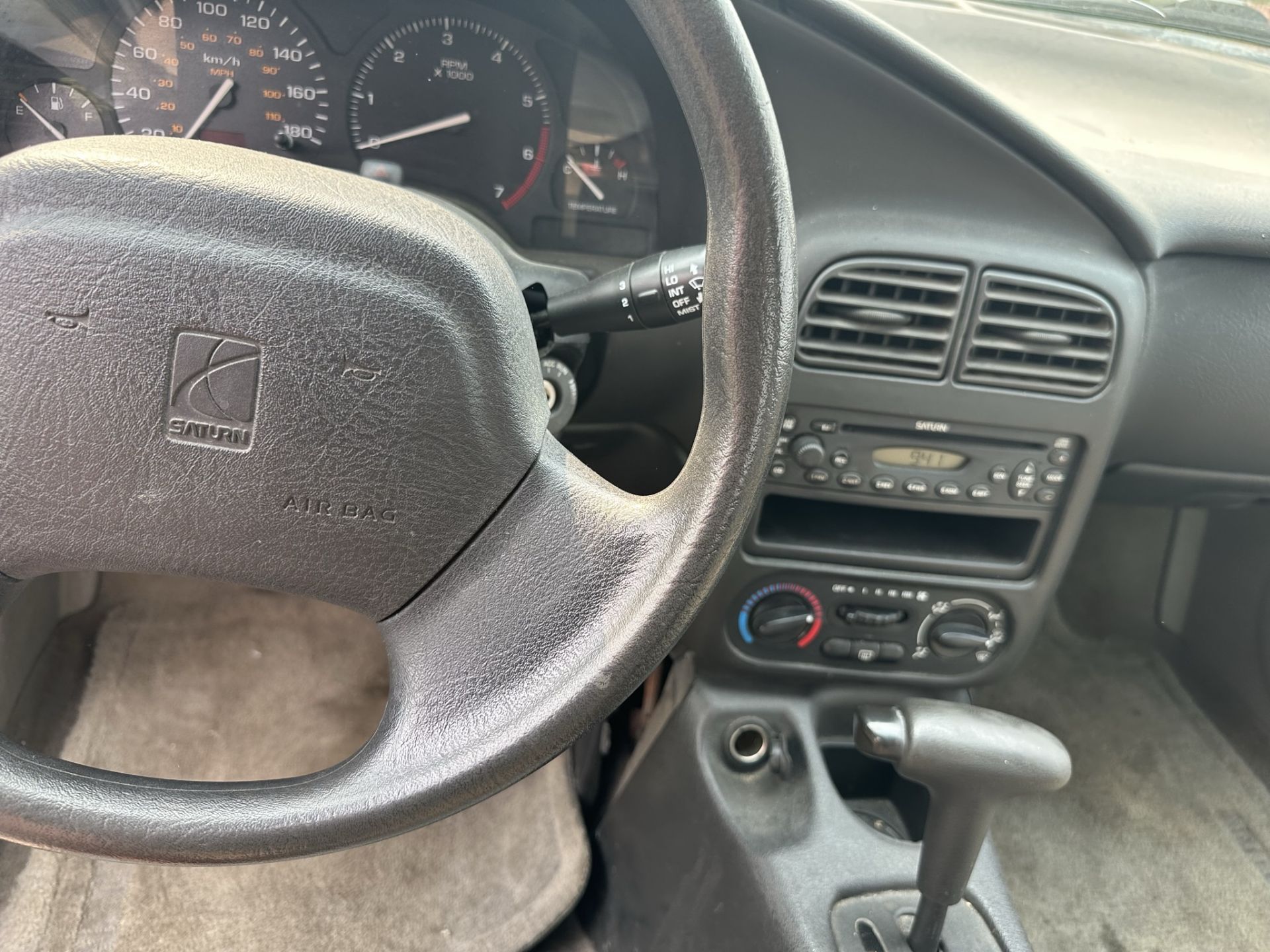 2001 SATURN SL COUPE, 3 DR, AUTO, 118,694 KMS SHOWING, REGISTERED IN AB, S/N 1G82P12851Z243094 ** - Image 7 of 8