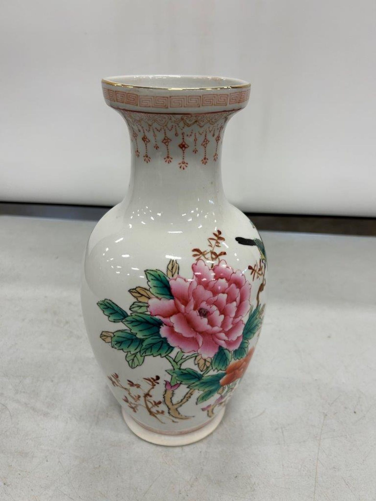 LINGNAN CHINA VASE