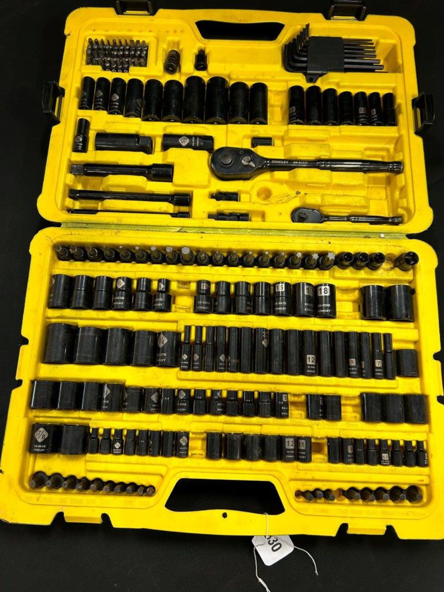 STANLEY SAE & METRIC PARTIAL RATCHET/SOCKET SET - B30