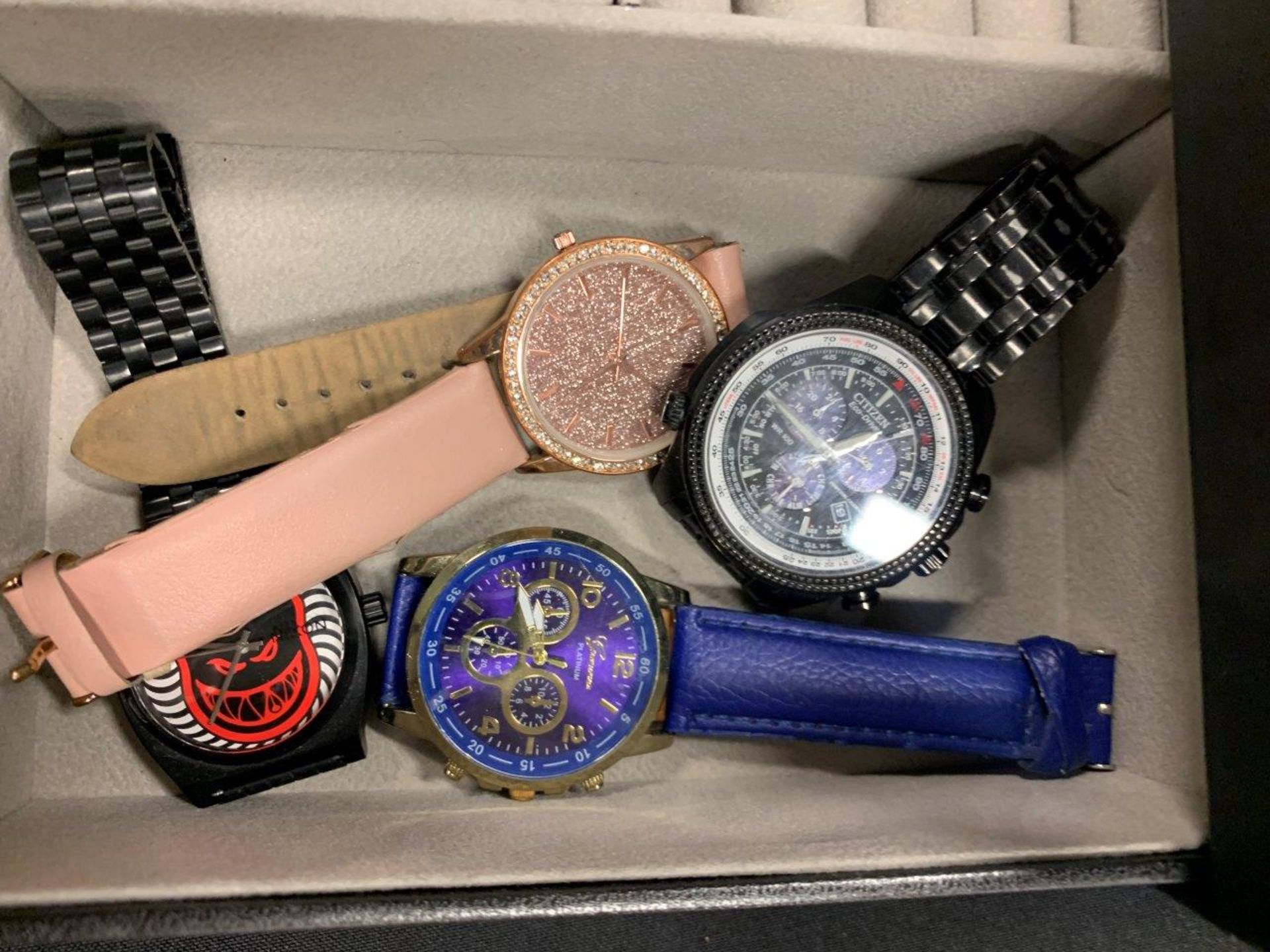 L/O ASSORTED WATCHES IN DISPLAY CASE - A31 - Image 9 of 9