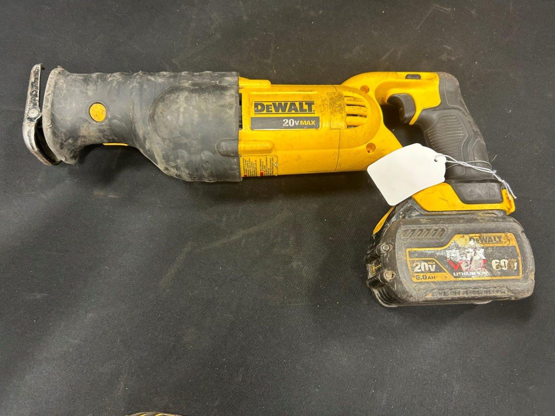 DEWALT CORDLESS STANDARD & COMPACT RECIPROCATING SAWS W/ BATTERIES - B75