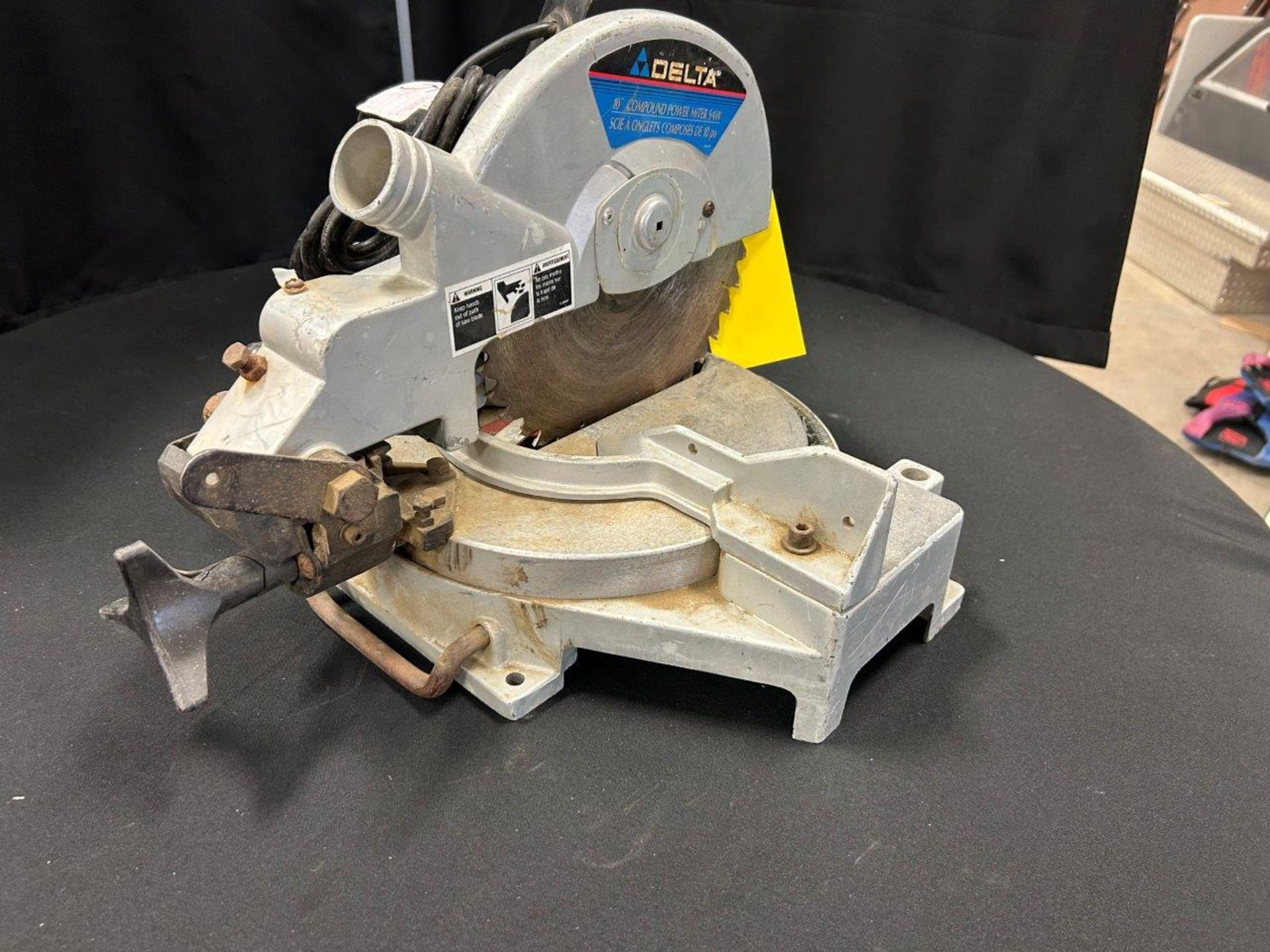 DELTA 10" MITRE SAW - Image 3 of 4