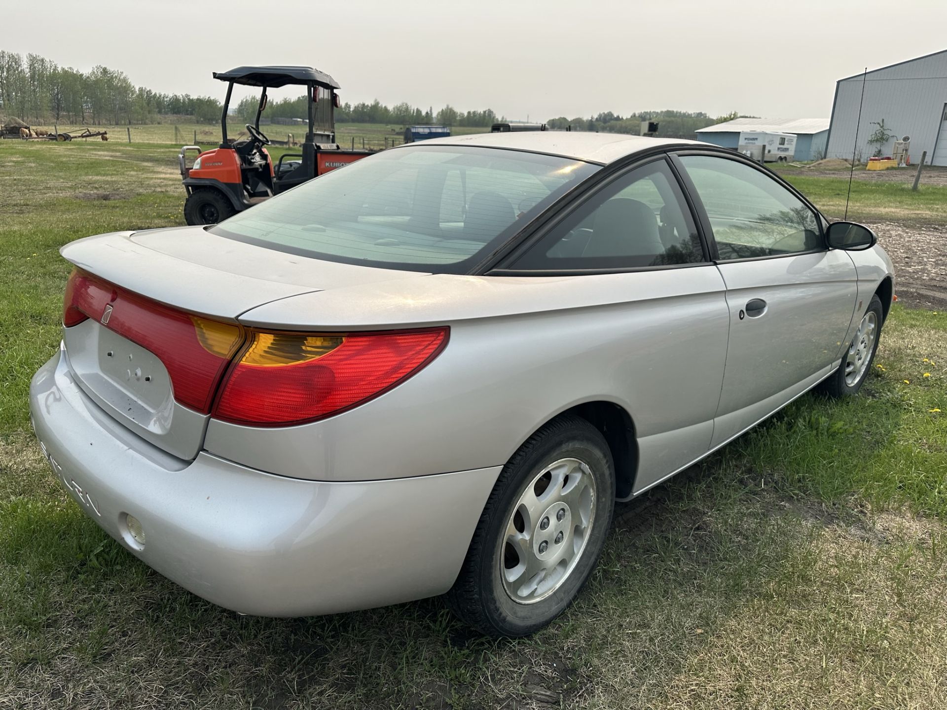 2001 SATURN SL COUPE, 3 DR, AUTO, 118,694 KMS SHOWING, REGISTERED IN AB, S/N 1G82P12851Z243094 ** - Image 3 of 8