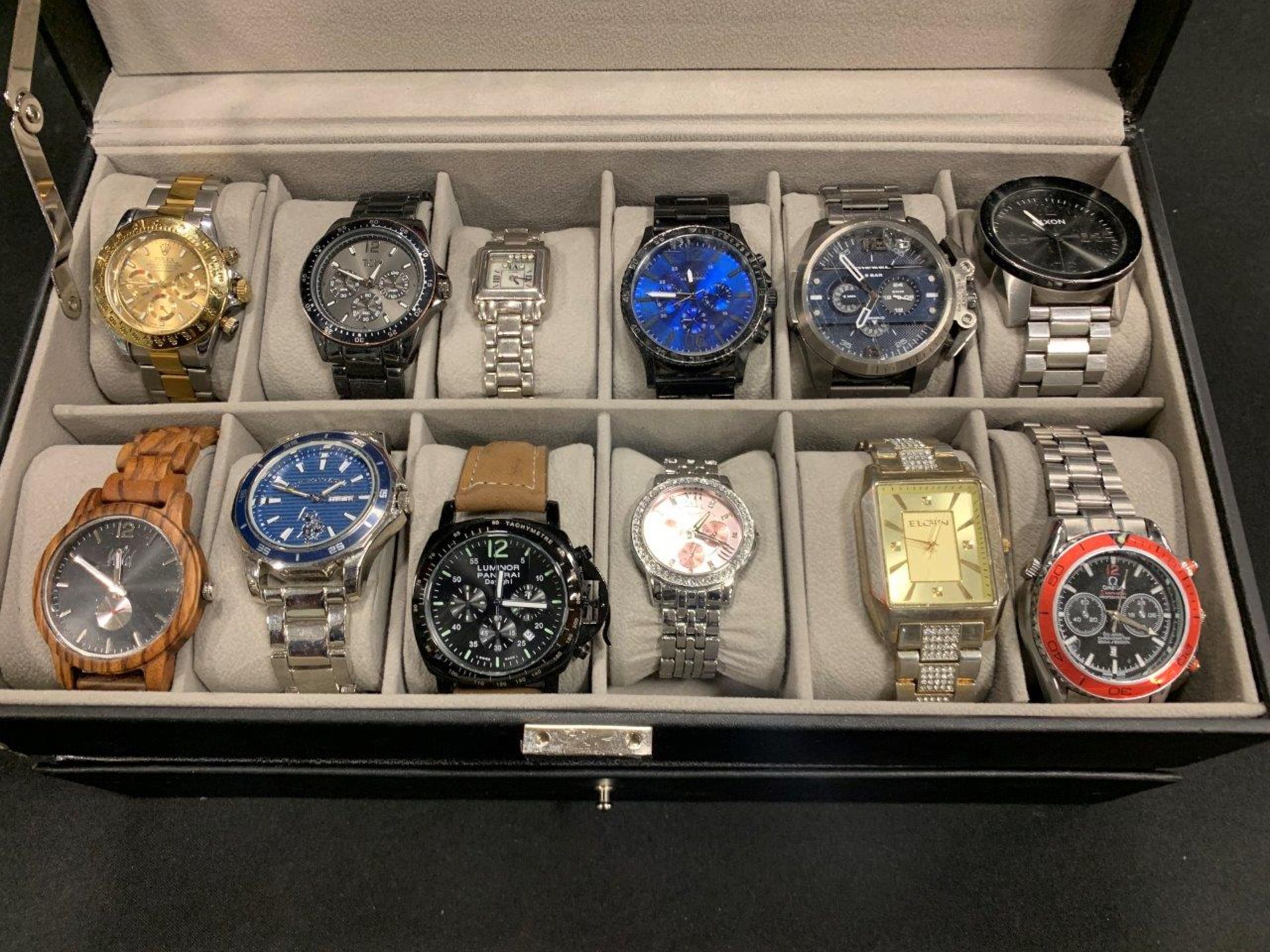 L/O ASSORTED WATCHES IN DISPLAY CASE - A31 - Image 2 of 9