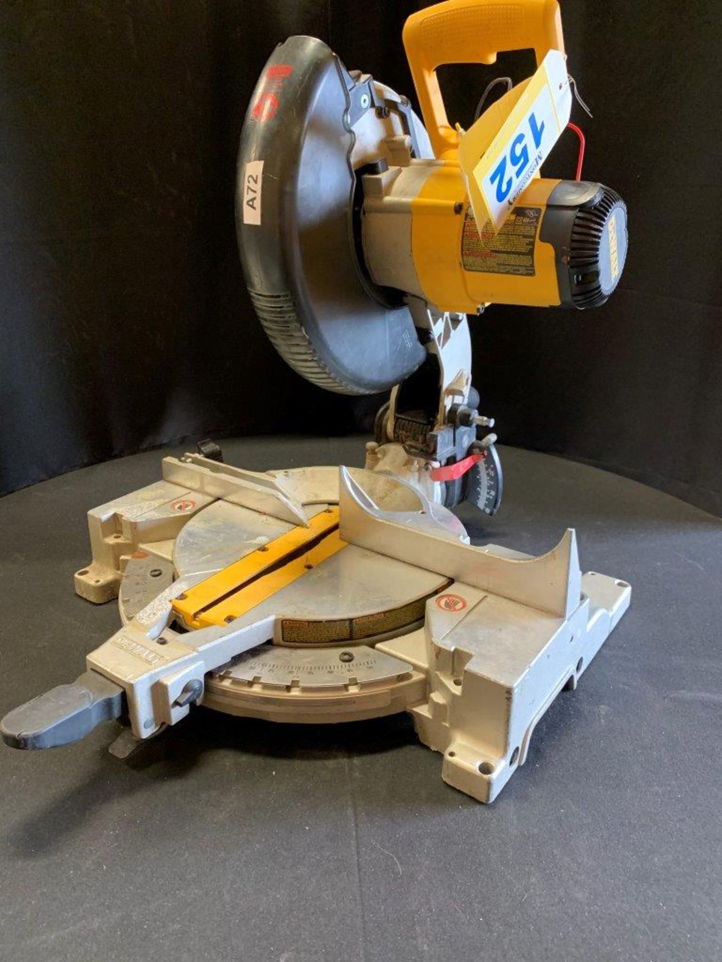 DEWALT 10" MITRE SAW (NEEDS REPAIR) - A72 - Image 5 of 8