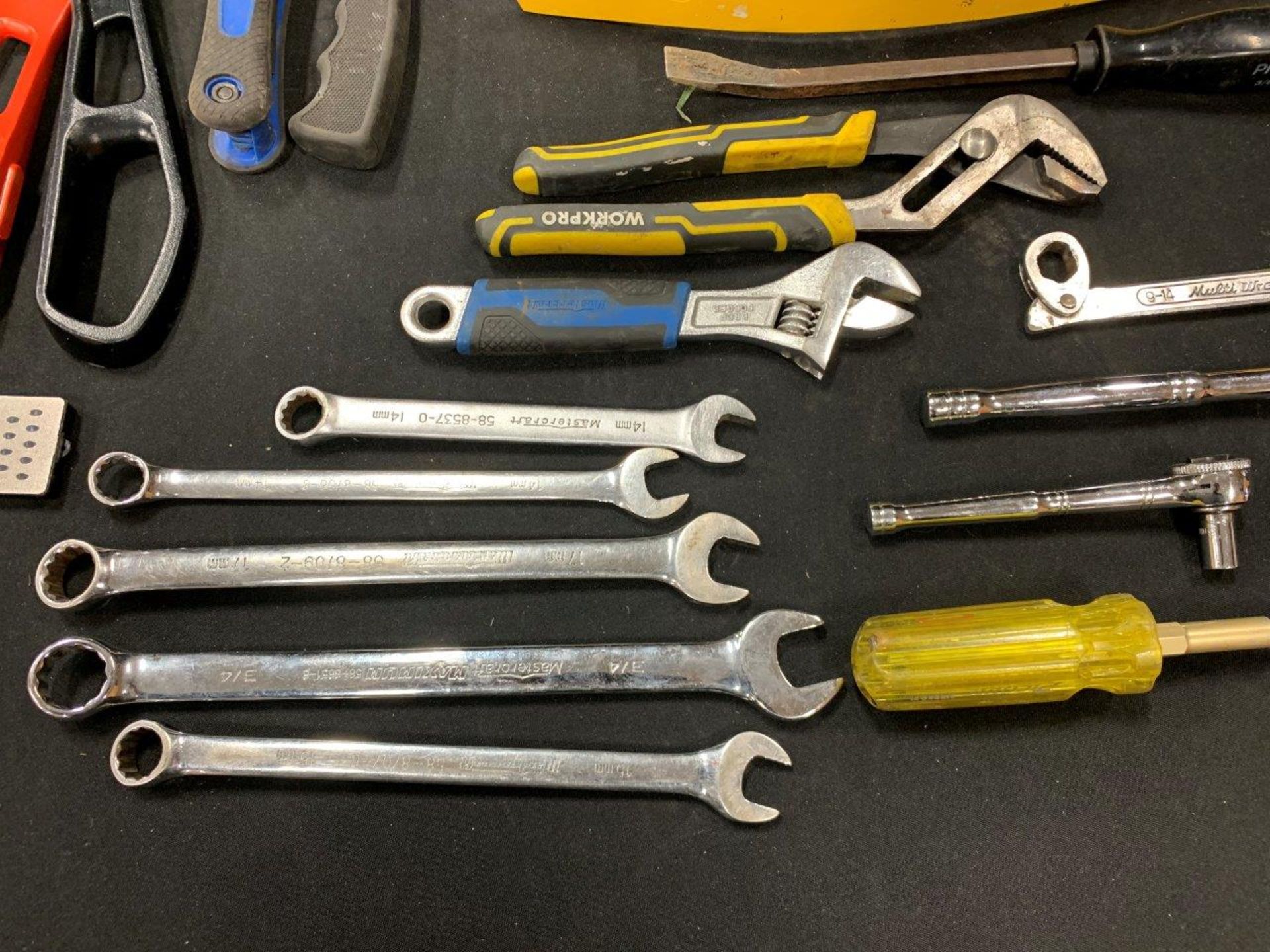 L/O ASSORTED HAND TOOLS, SAWS, SNIPS, PRY BARS, WRENCHES, ETC. - A01 - Image 4 of 7