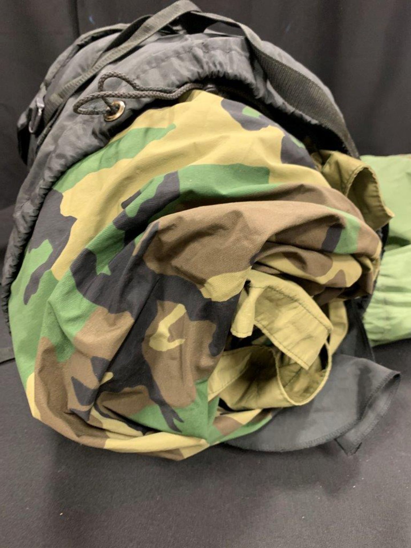 CAMMO SLEEPING BAG IN BACK PACK CASE - Image 3 of 4