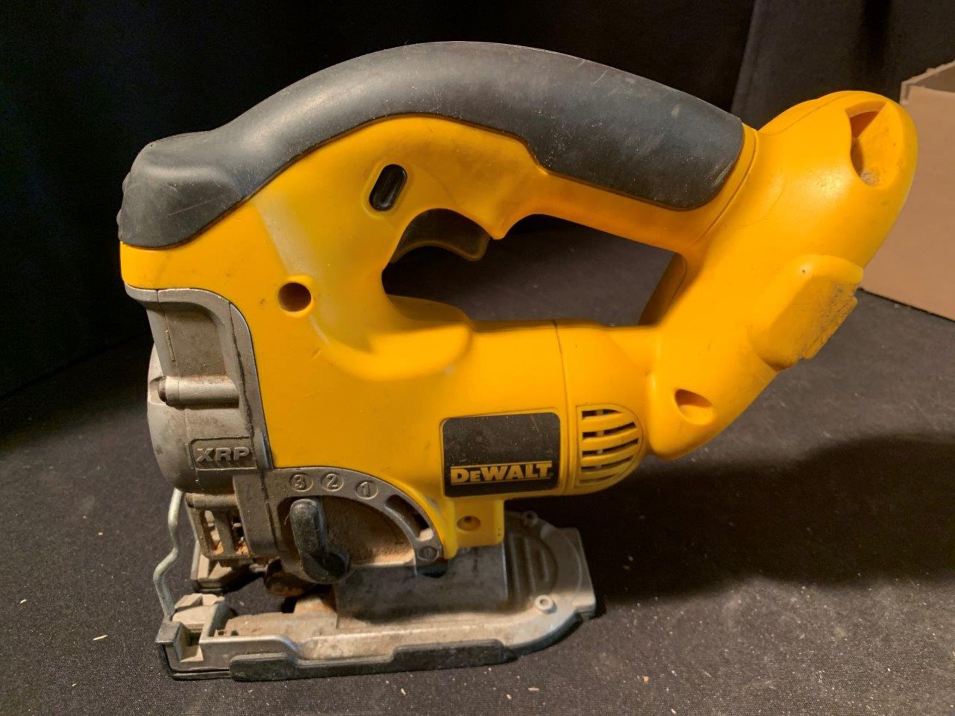 DEWALT 18V CORDLESS RECIPROCATING SAW, JIG SAW, & CIRCULAR SAW W/ BATTERIES (NO CHARGER) - Image 4 of 4