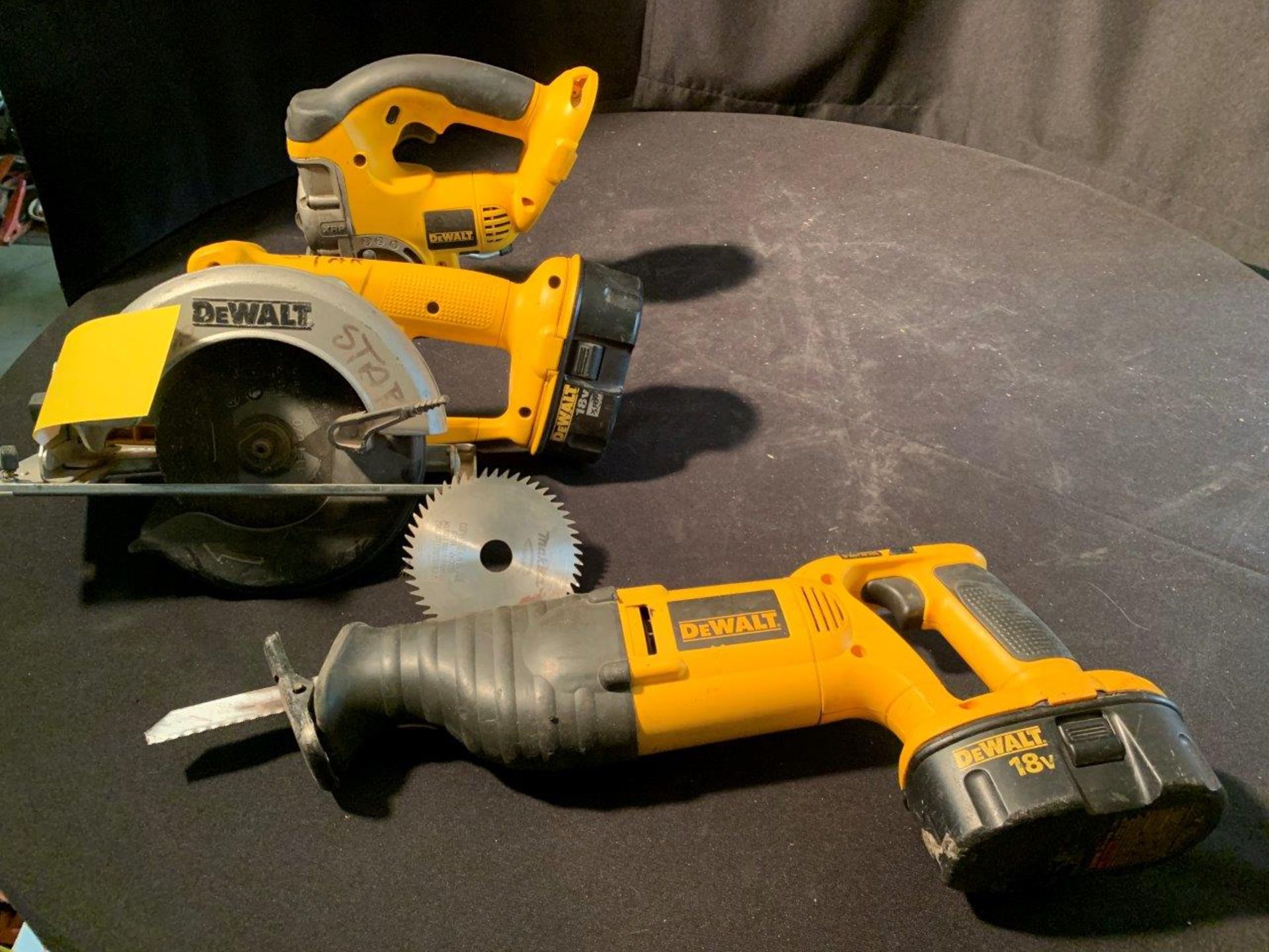 DEWALT 18V CORDLESS RECIPROCATING SAW, JIG SAW, & CIRCULAR SAW W/ BATTERIES (NO CHARGER)