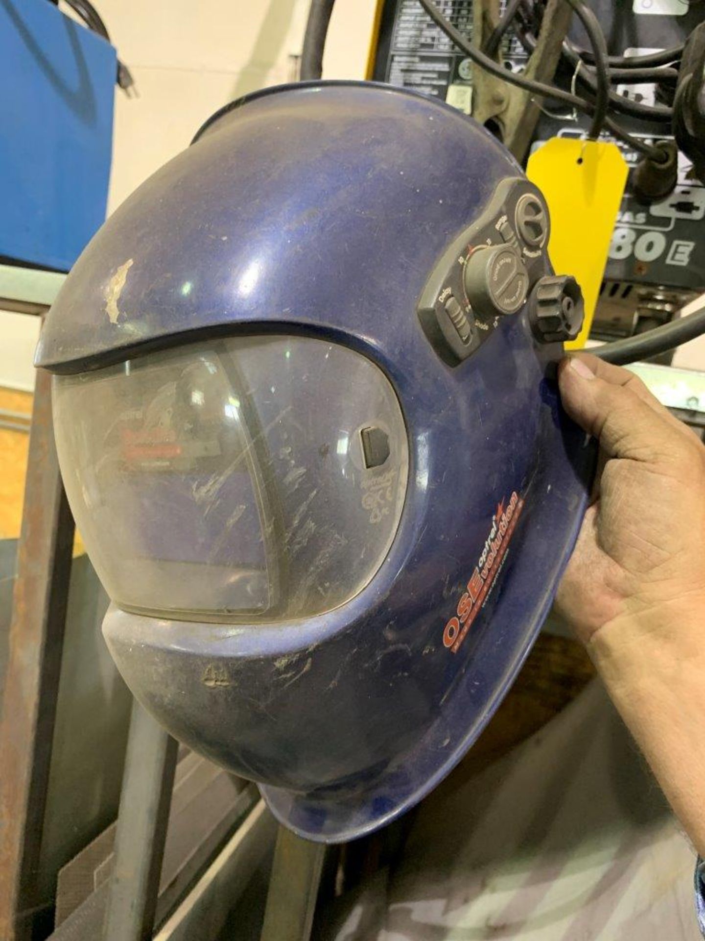 DECASTAR 180E MIG-MAG WELDER 230V/1-PH W/ WELDING HELMET (NO BOTTLE & WIRE FEED GUN NEEDS REPAIR) - Image 6 of 8