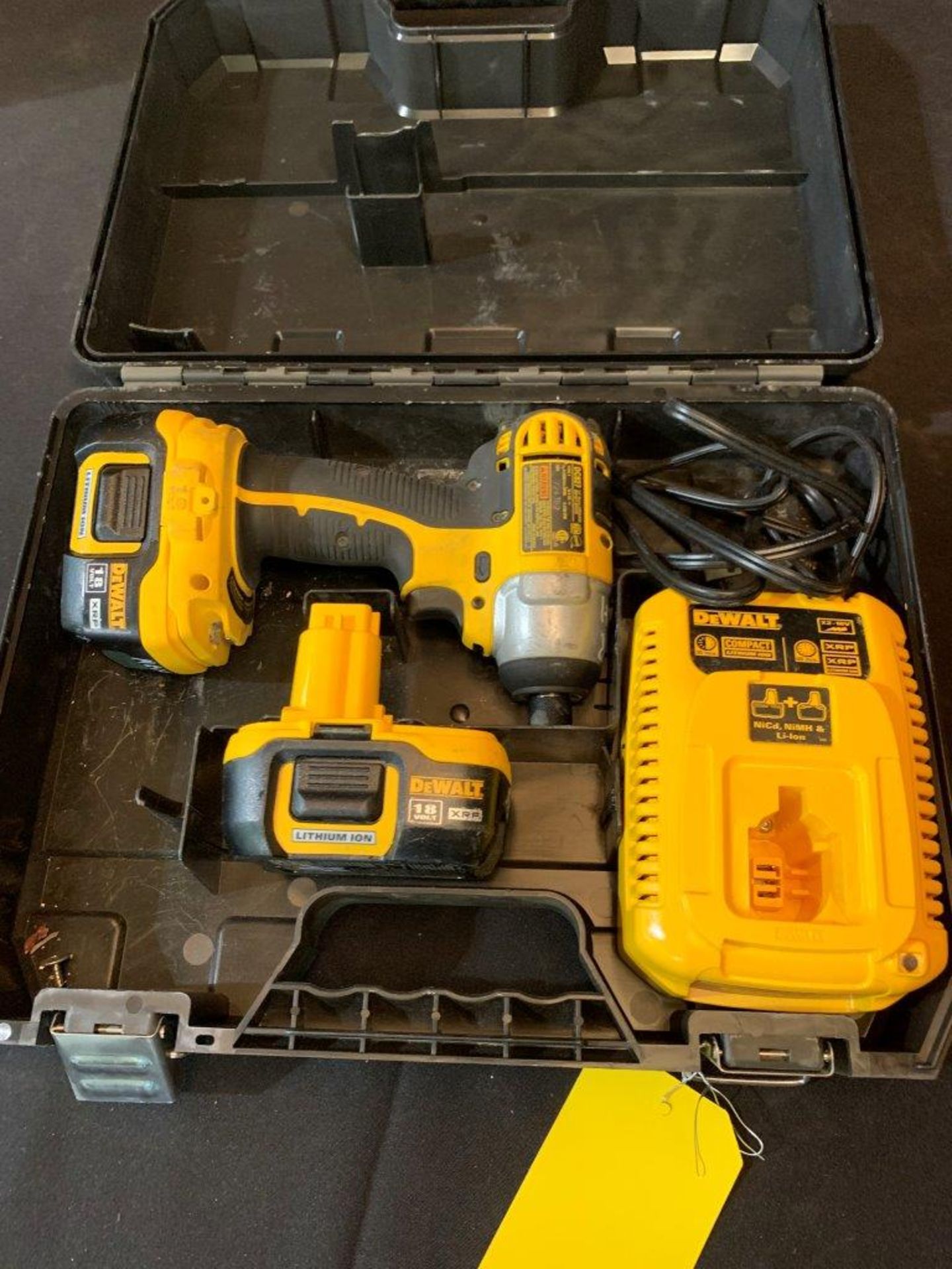 DEWALT 18V XRP CORDLESS IMPACT DRIVER W/ 2-BATTERIES AND CHARGER