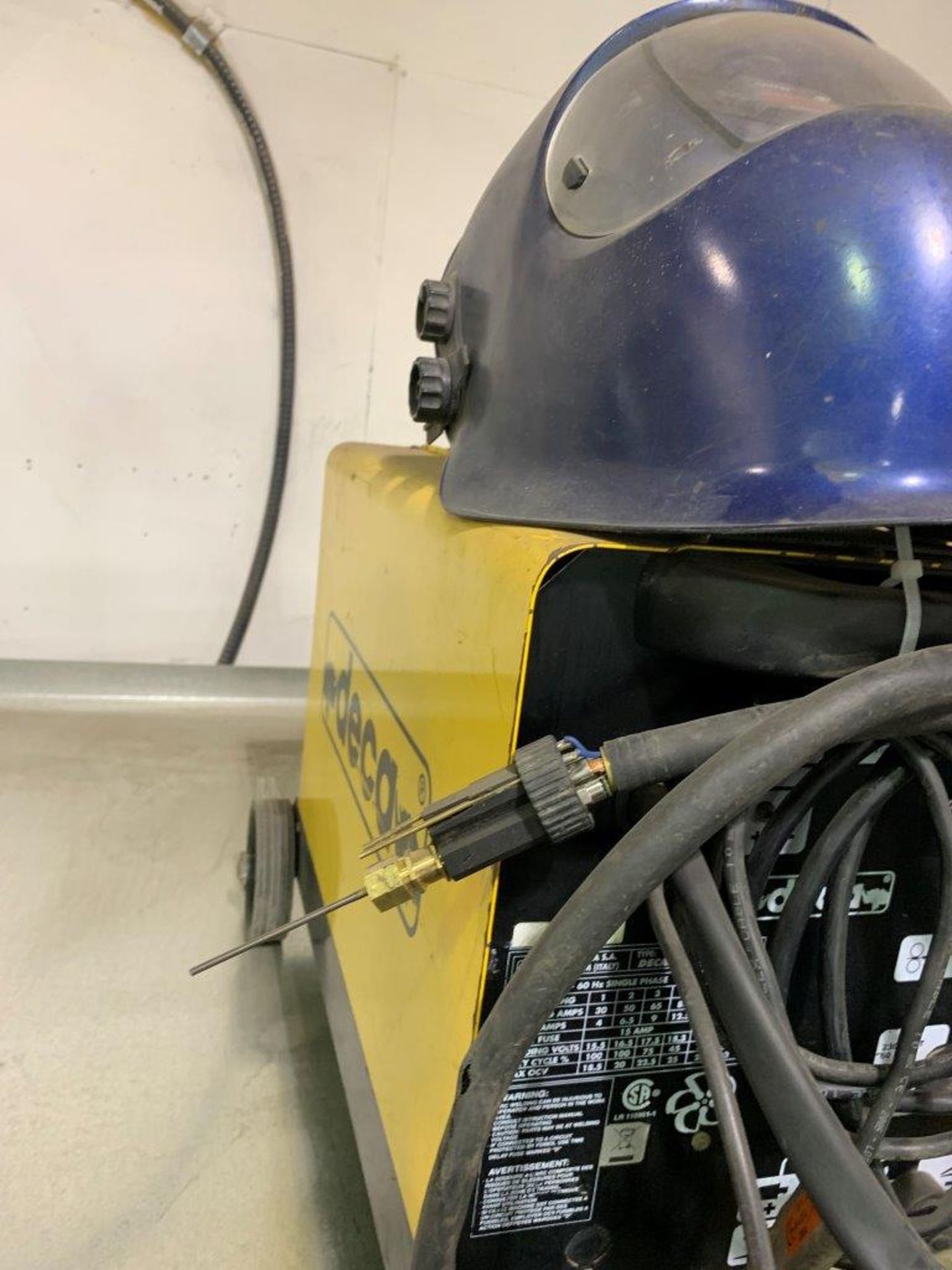 DECASTAR 180E MIG-MAG WELDER 230V/1-PH W/ WELDING HELMET (NO BOTTLE & WIRE FEED GUN NEEDS REPAIR) - Image 7 of 8