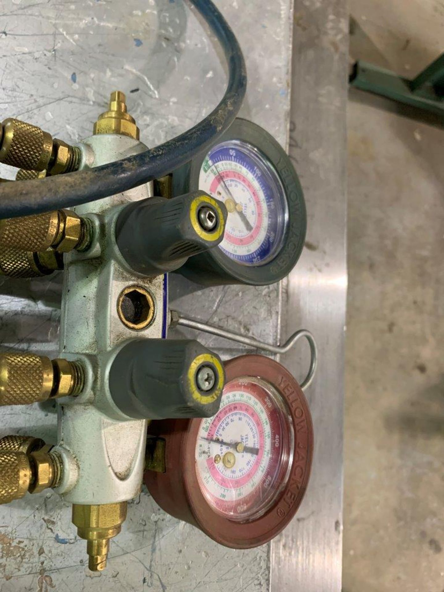 RITCHIE YELLOW JACKET RECOVERXLT MOD. 95762 REFRIGERANT RECOVERY SYSTEM W/ GAUGE SET, R-22/404A/ - Image 6 of 10
