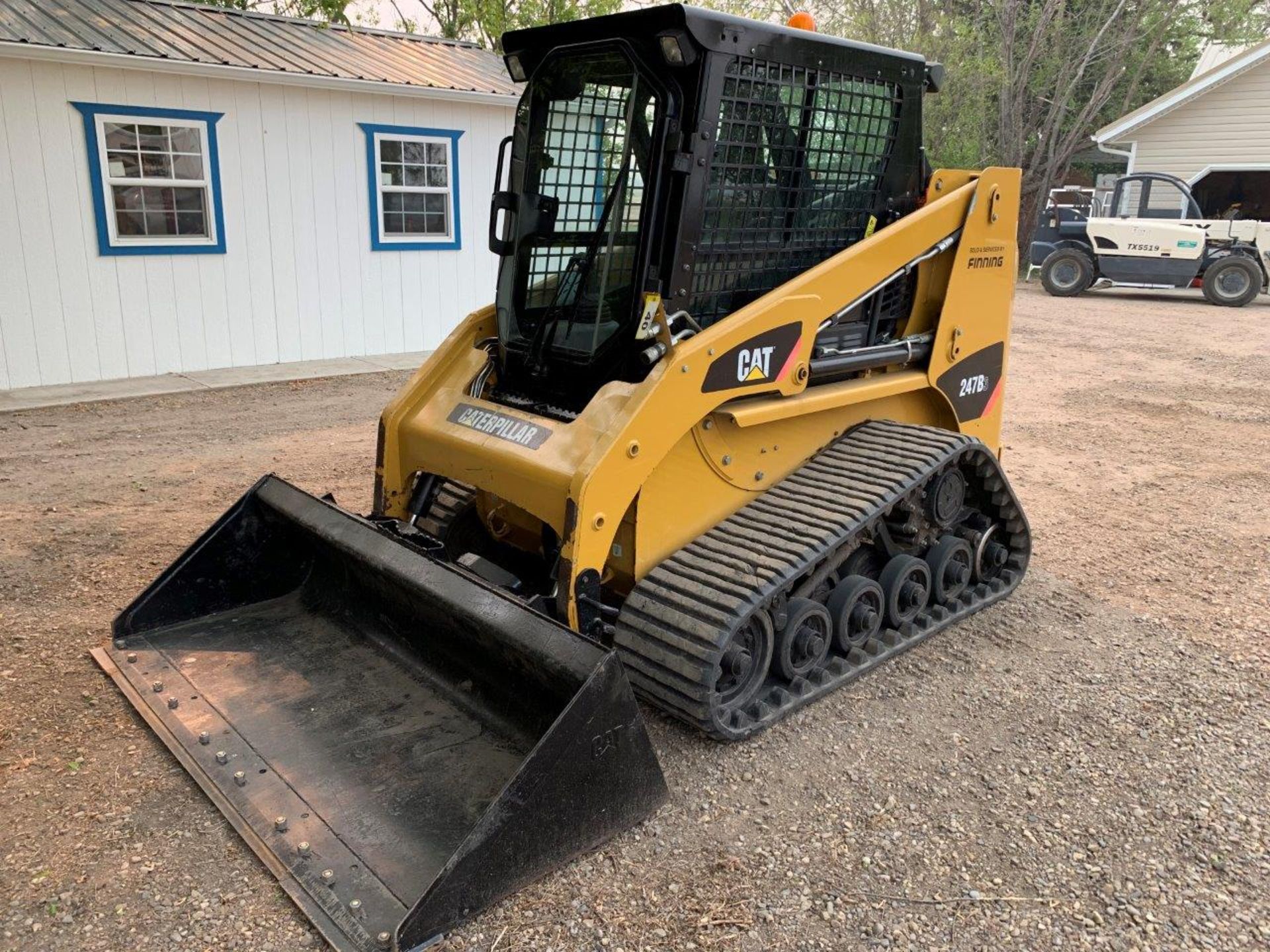 2011 CAT 247B-3 TRACK SKID STEER W/ HYD. QUICK ATTACH, ISO CONTROLS, HEATER, AC, 730 HRS SHOWING - Image 2 of 23