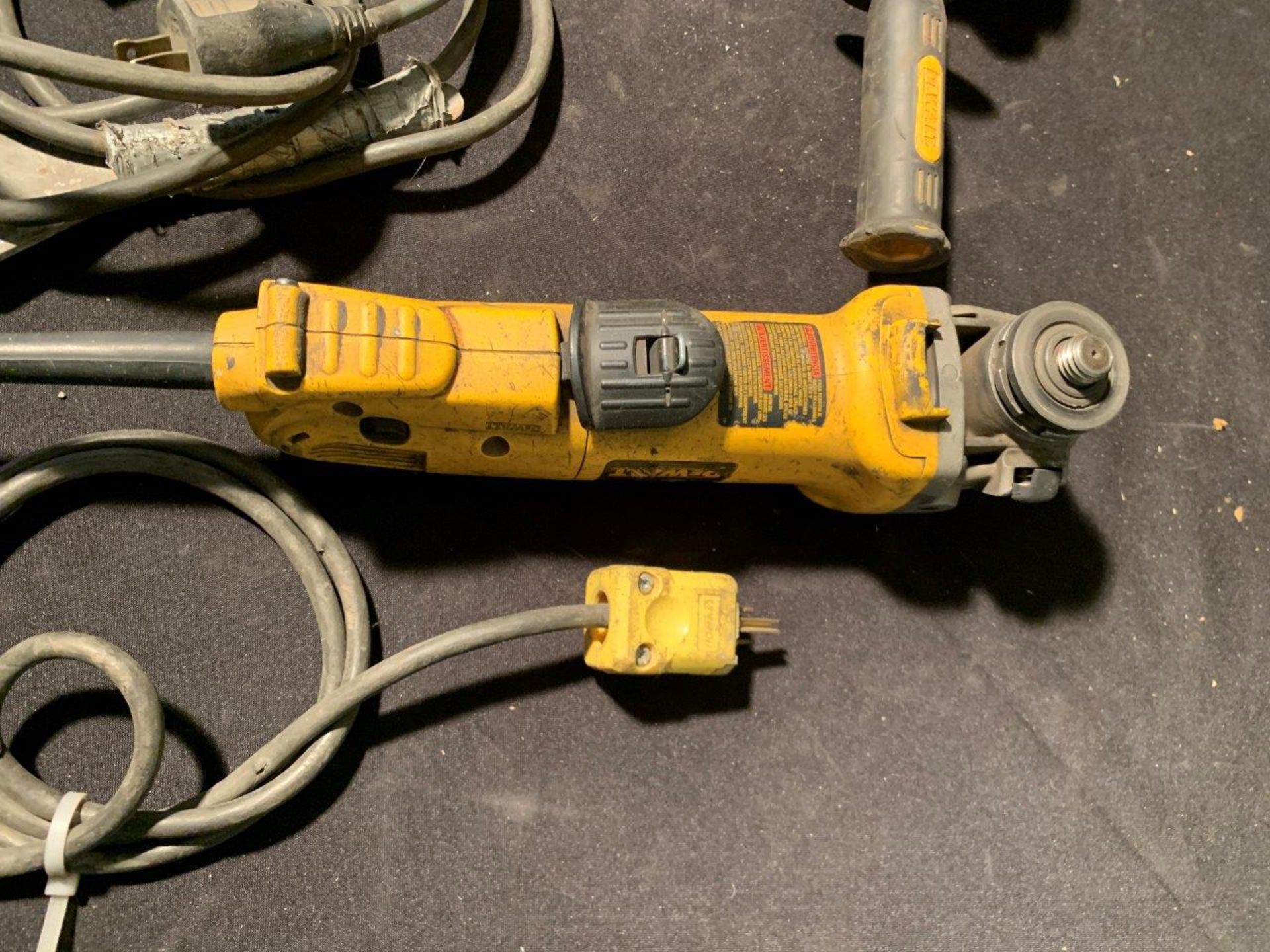 DEWALT 4.5" & 5" ELEC. ANGLE GRINDERS - Image 2 of 3