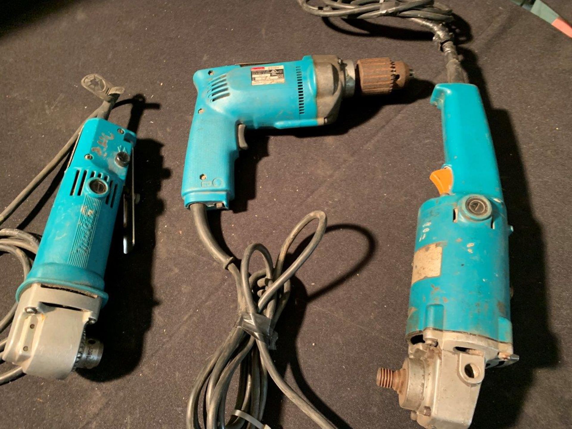 MAKITA 4.5" & 5" ELEC. ANGLE GRINDERS, MAKITA 3/8" ELEC. DRILL - Image 2 of 4