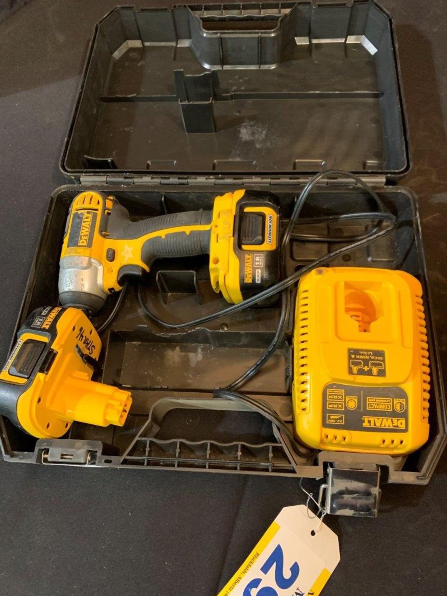 DEWALT 18V XRP CORDLESS IMPACT DRIVER W/ 2-BATTERIES AND CHARGER
