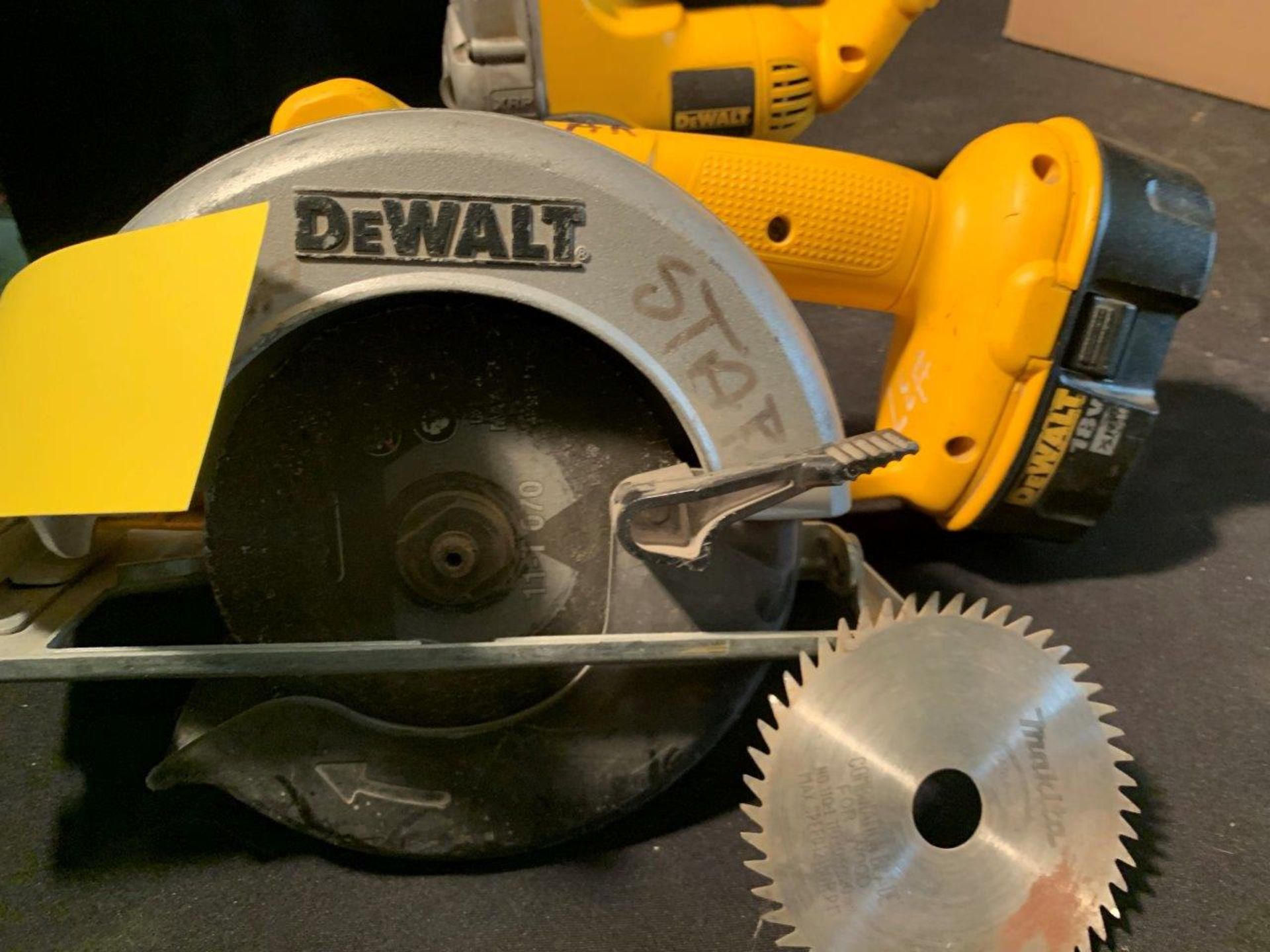 DEWALT 18V CORDLESS RECIPROCATING SAW, JIG SAW, & CIRCULAR SAW W/ BATTERIES (NO CHARGER) - Image 3 of 4