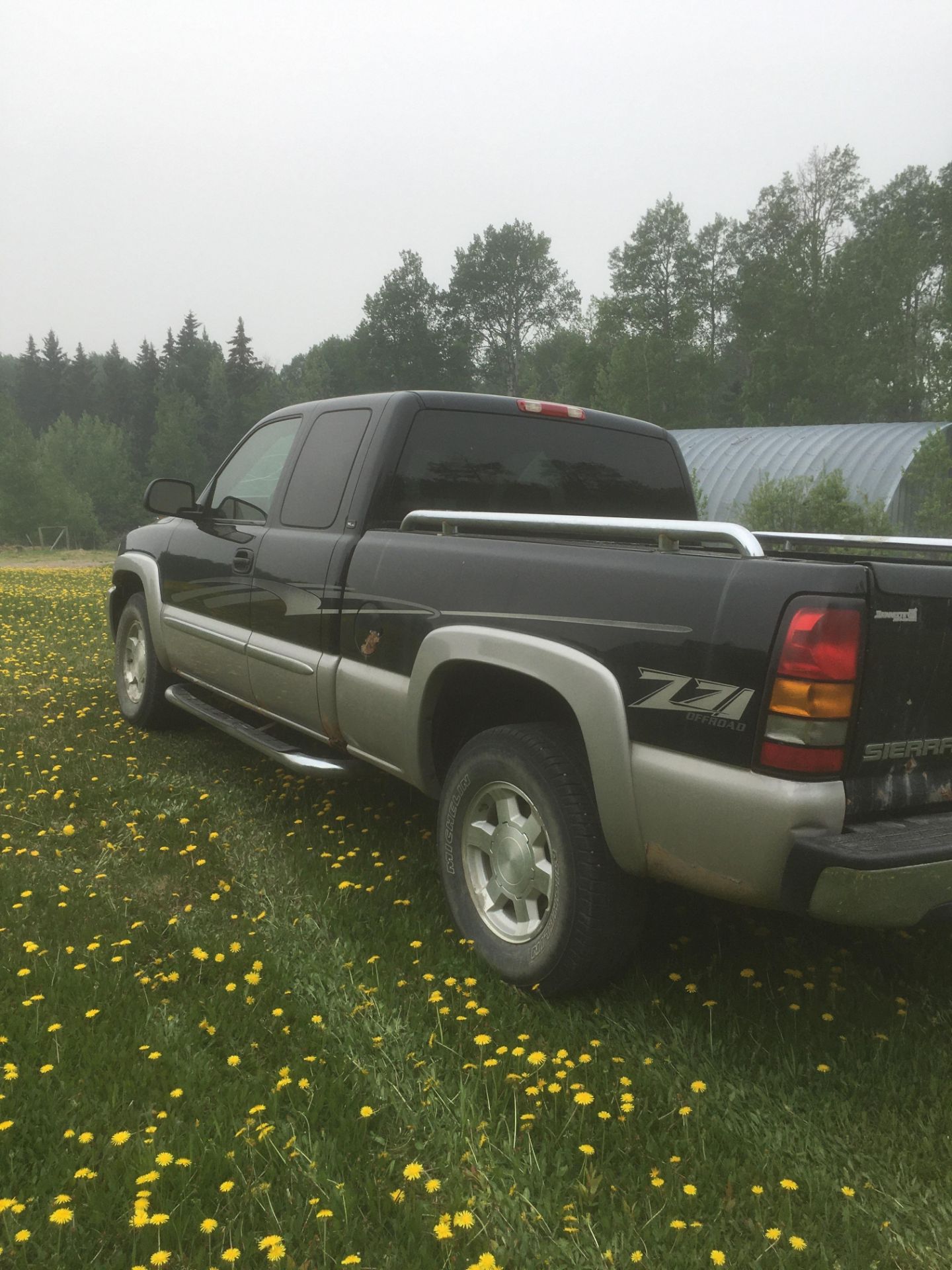 2005 GMC SIERRA Z71, SHORT BOX, EXTENDED CAB PICK UP TRUCK, 4X4, V8 AUTOMATIC 169,923 KM'S - Image 26 of 27