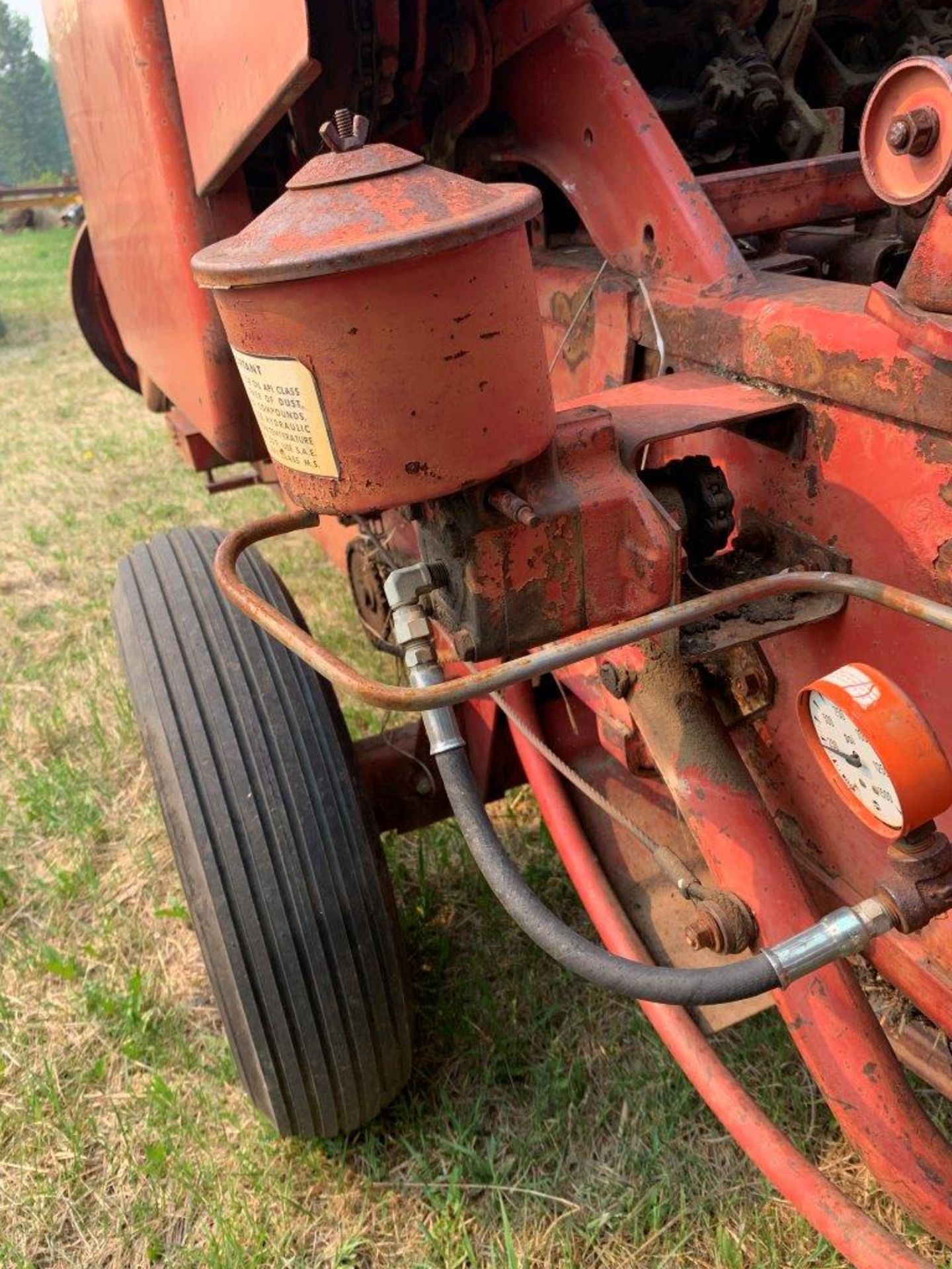 NEW HOLLAND 278 SQUARE BALER W/ APPLICATOR, HYDRAULIC TENSION, S/N 30295 - Image 7 of 13