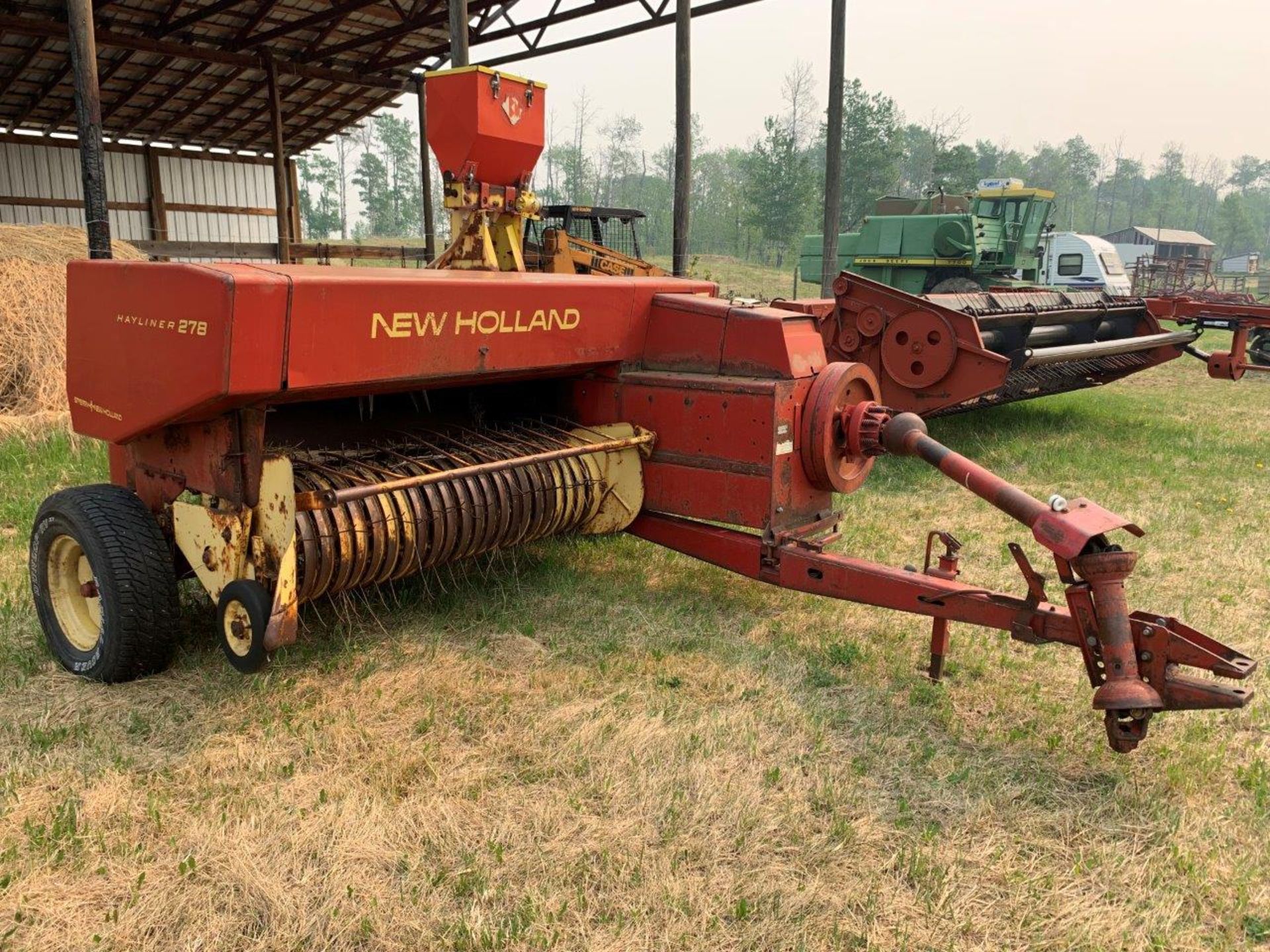 NEW HOLLAND 278 SQUARE BALER W/ APPLICATOR, HYDRAULIC TENSION, S/N 30295 - Image 2 of 13