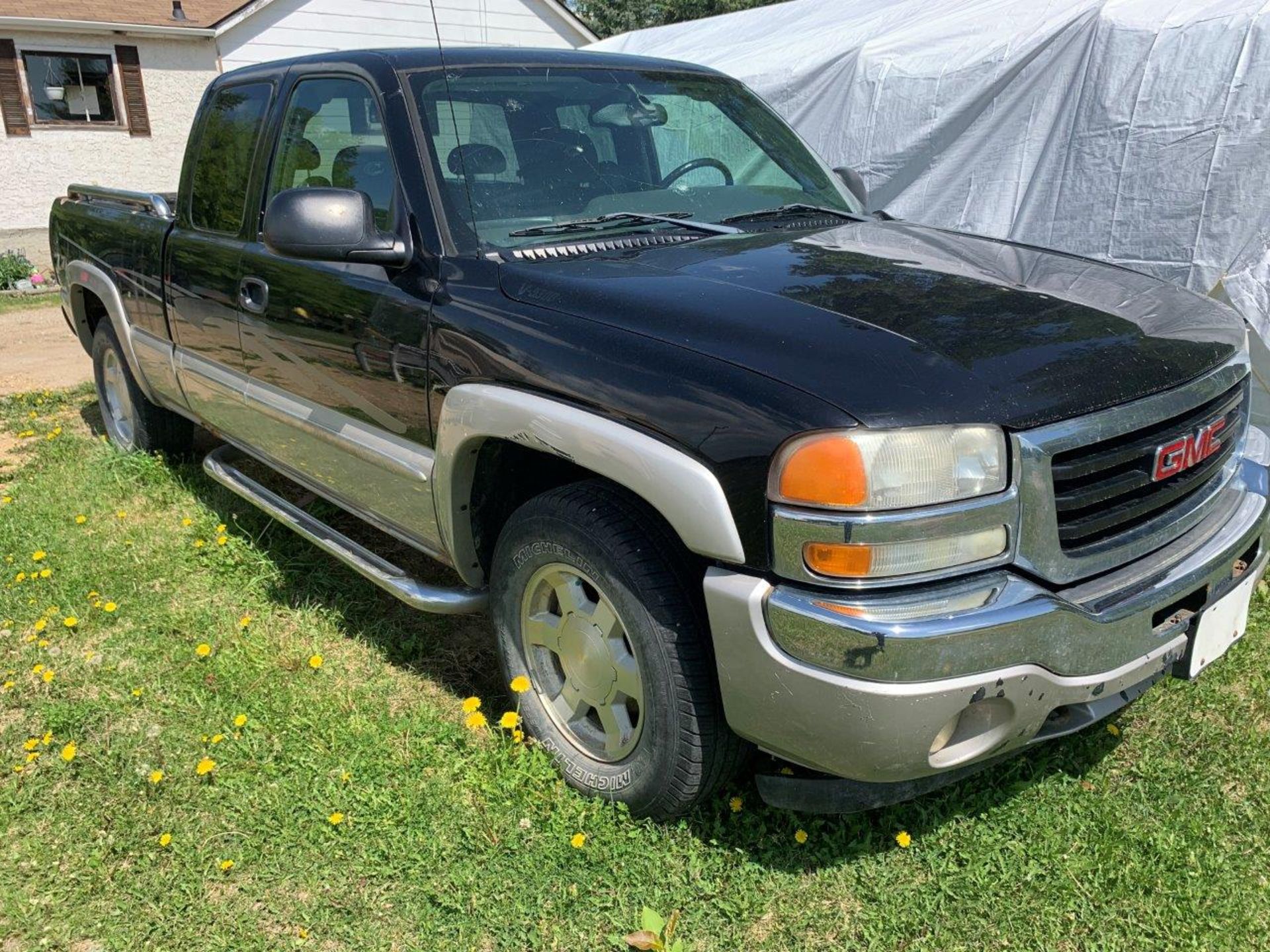 2005 GMC SIERRA Z71, SHORT BOX, EXTENDED CAB PICK UP TRUCK, 4X4, V8 AUTOMATIC 169,923 KM'S