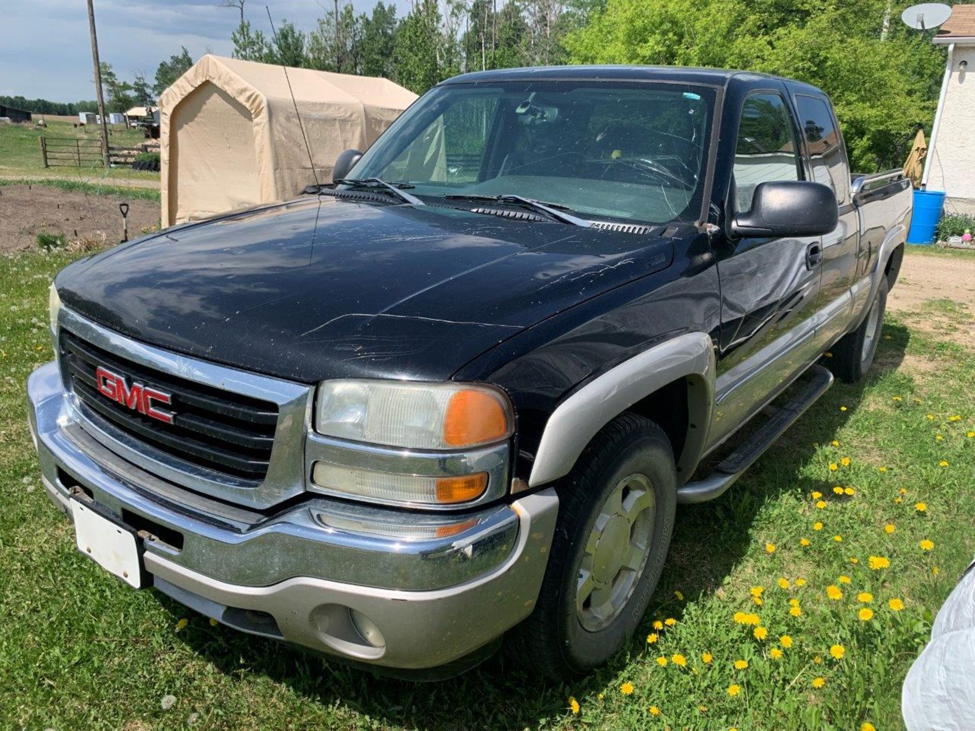 2005 GMC SIERRA Z71, SHORT BOX, EXTENDED CAB PICK UP TRUCK, 4X4, V8 AUTOMATIC 169,923 KM'S - Image 2 of 27