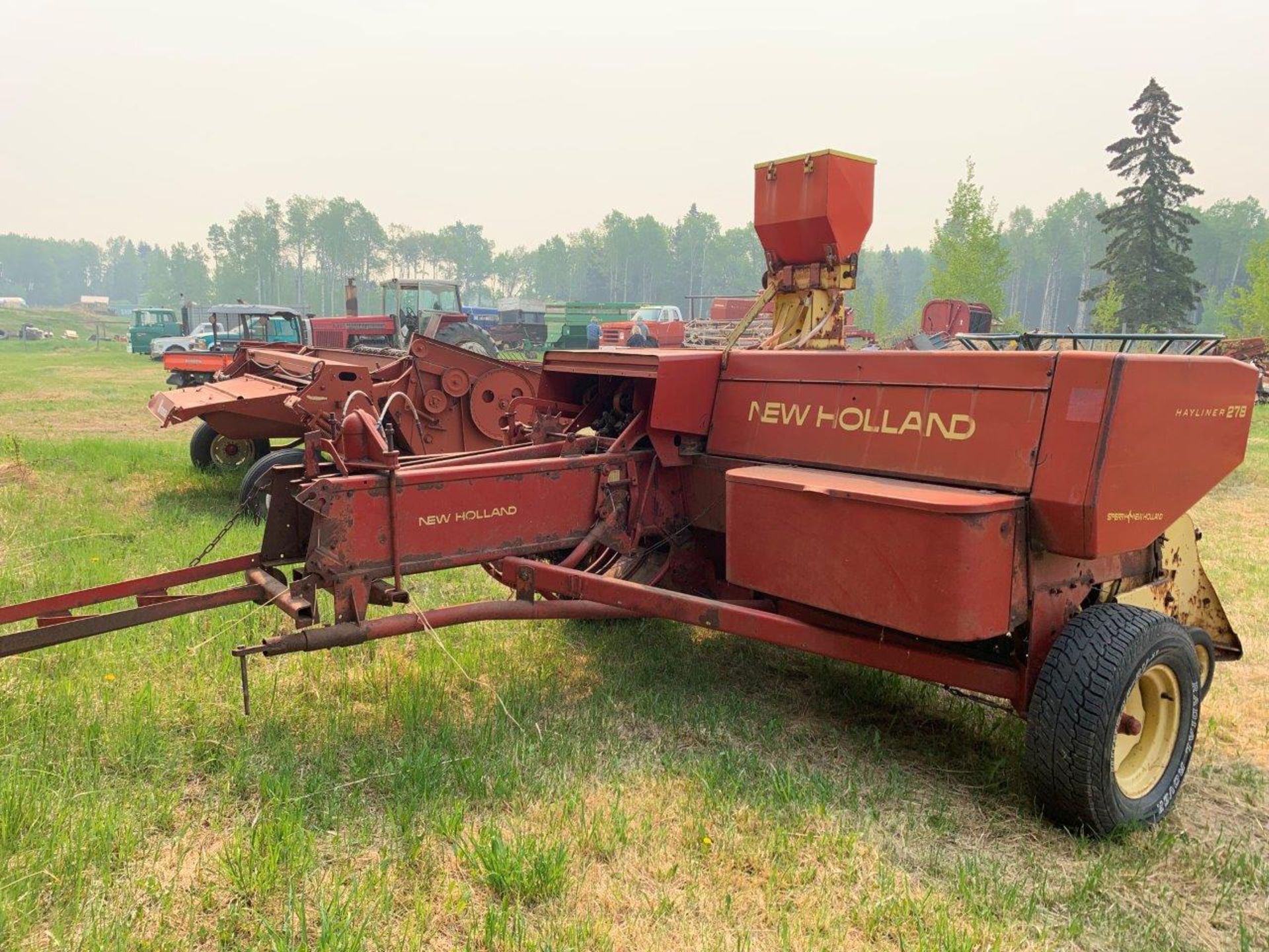 NEW HOLLAND 278 SQUARE BALER W/ APPLICATOR, HYDRAULIC TENSION, S/N 30295 - Image 3 of 13