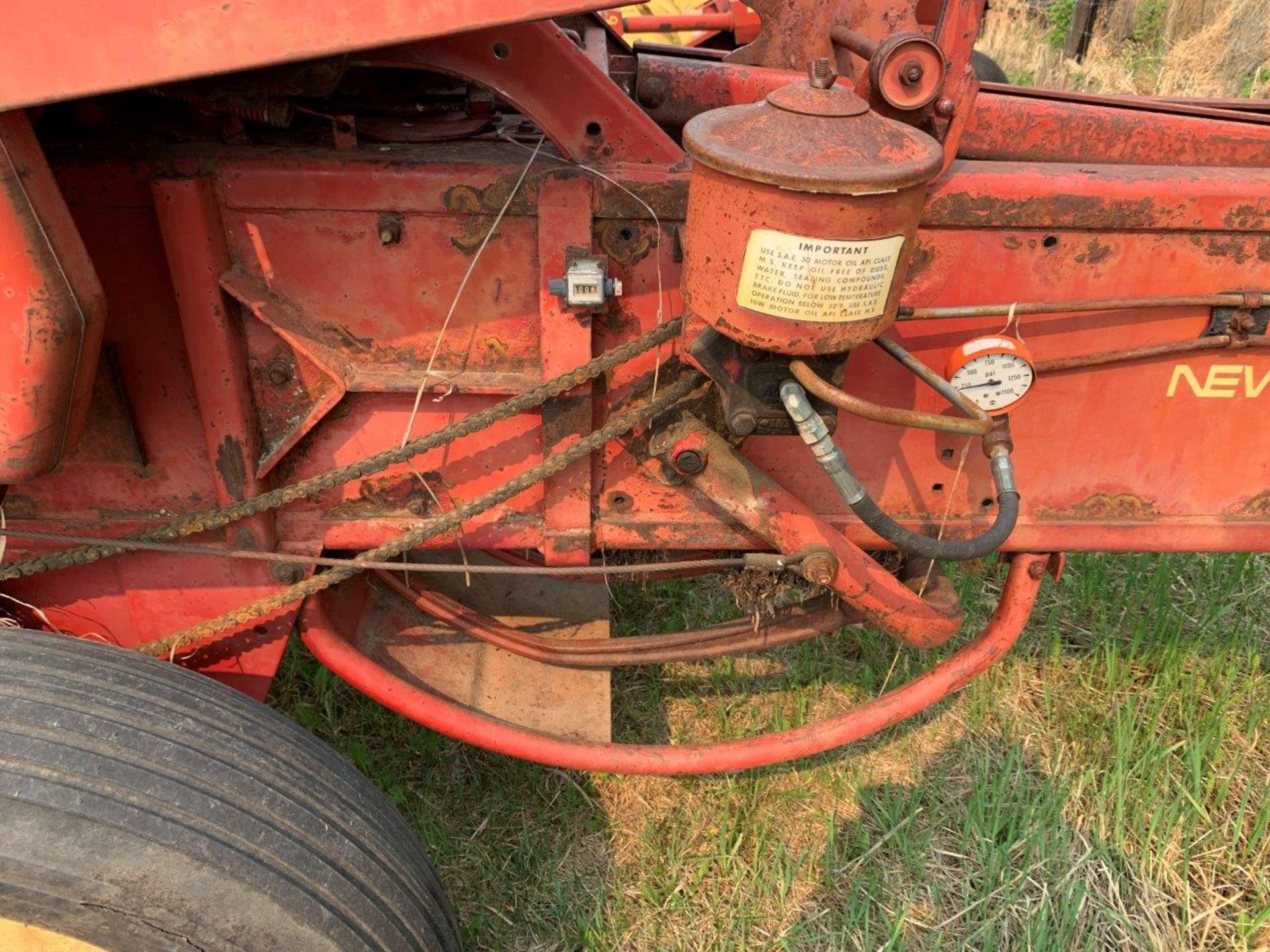 NEW HOLLAND 278 SQUARE BALER W/ APPLICATOR, HYDRAULIC TENSION, S/N 30295 - Image 8 of 13