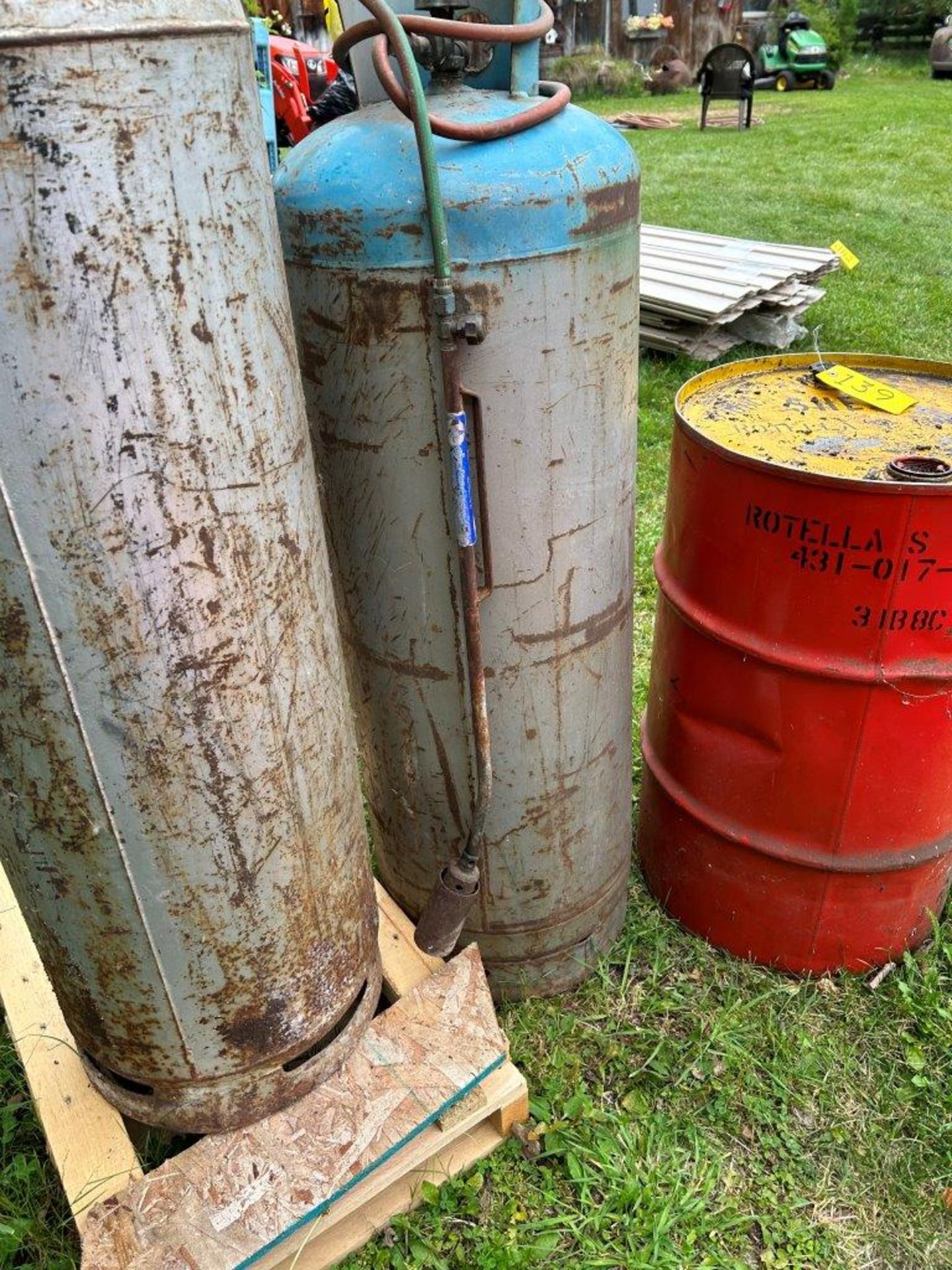2 - USED 100LB PROPANE CYLINDERS (1 WITH TIGER TORCH) - Image 3 of 4