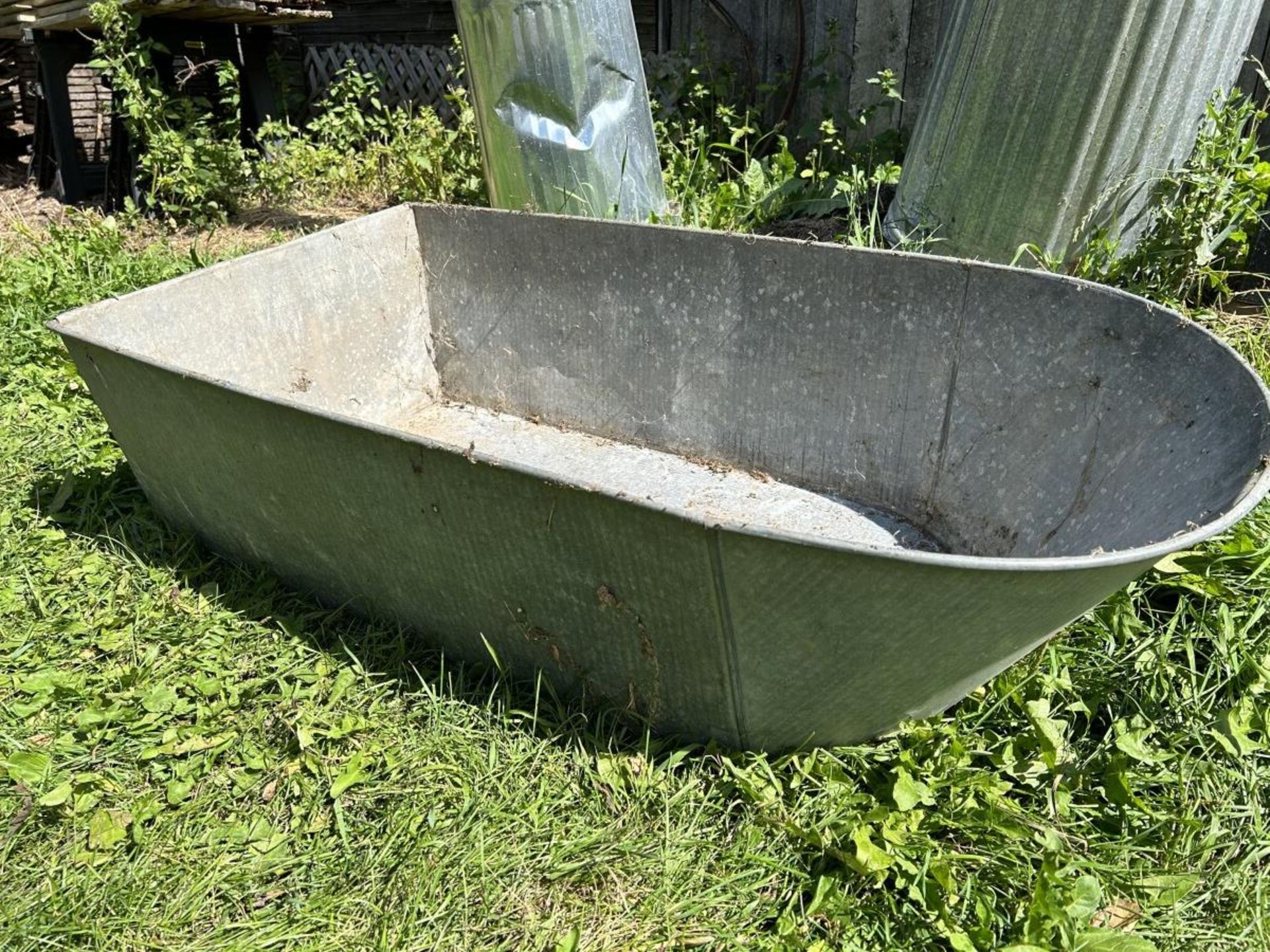 ANTIQUE GALVANIZED BATH TUB