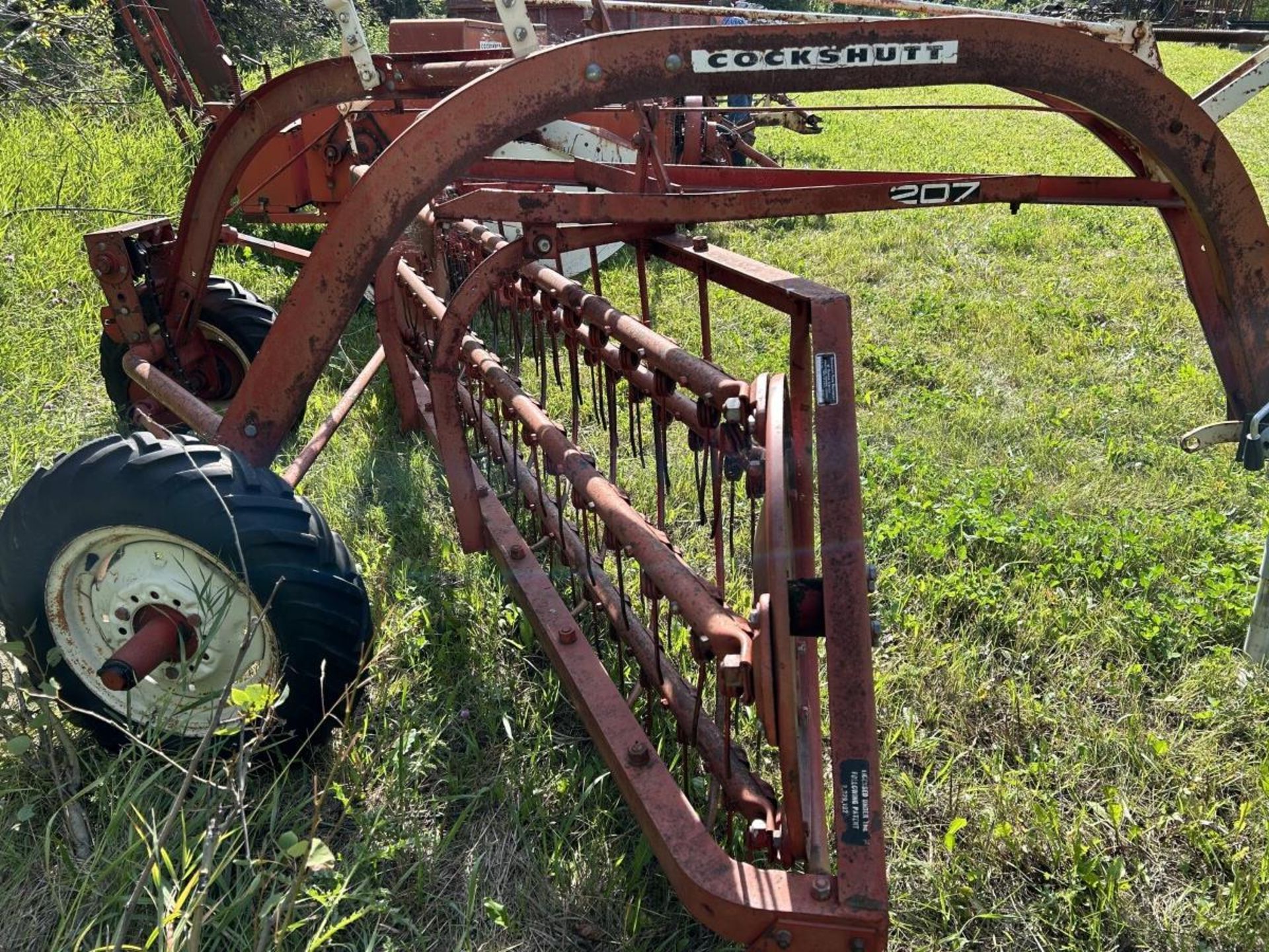 COCKSHUTT 207 SIDE DELIVERY HAY RAKE - Image 6 of 7