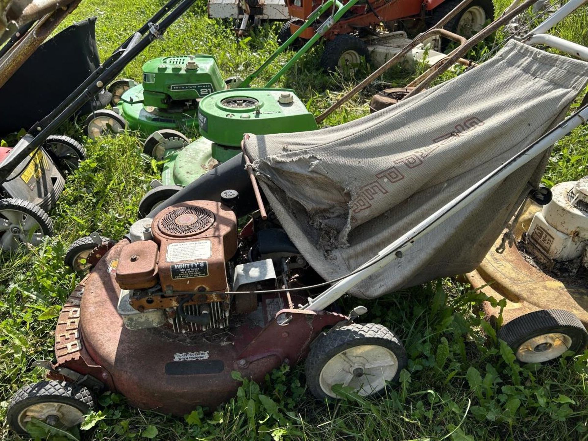 L/O - WALK BEHIND GAS LAWN MOWERS (CONDITION UNKNOWN) - Image 4 of 5