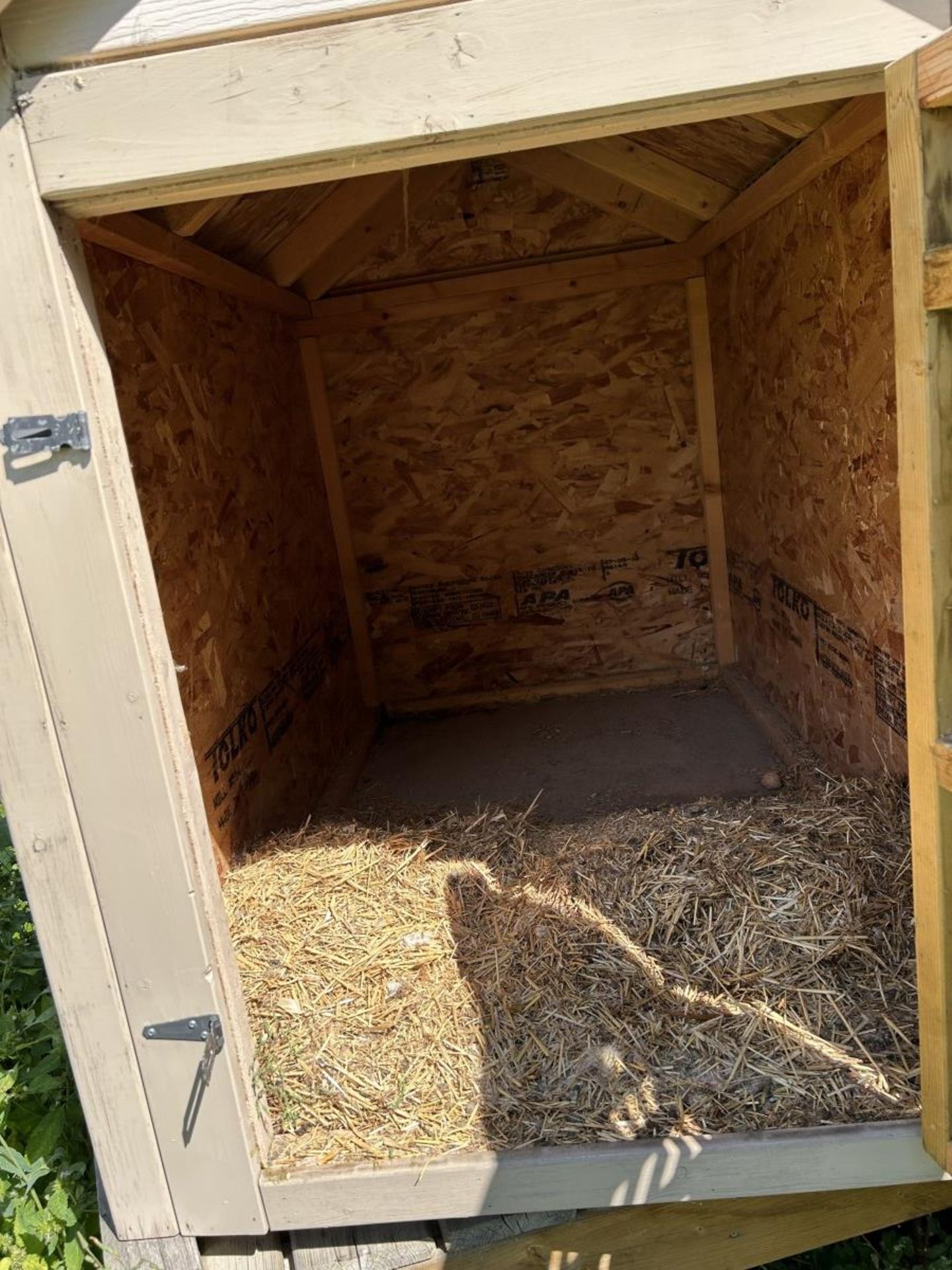 MINIATURE WOOD FRAME CHICKEN HOUSE 62"LONG 38"WIDE - Image 3 of 3