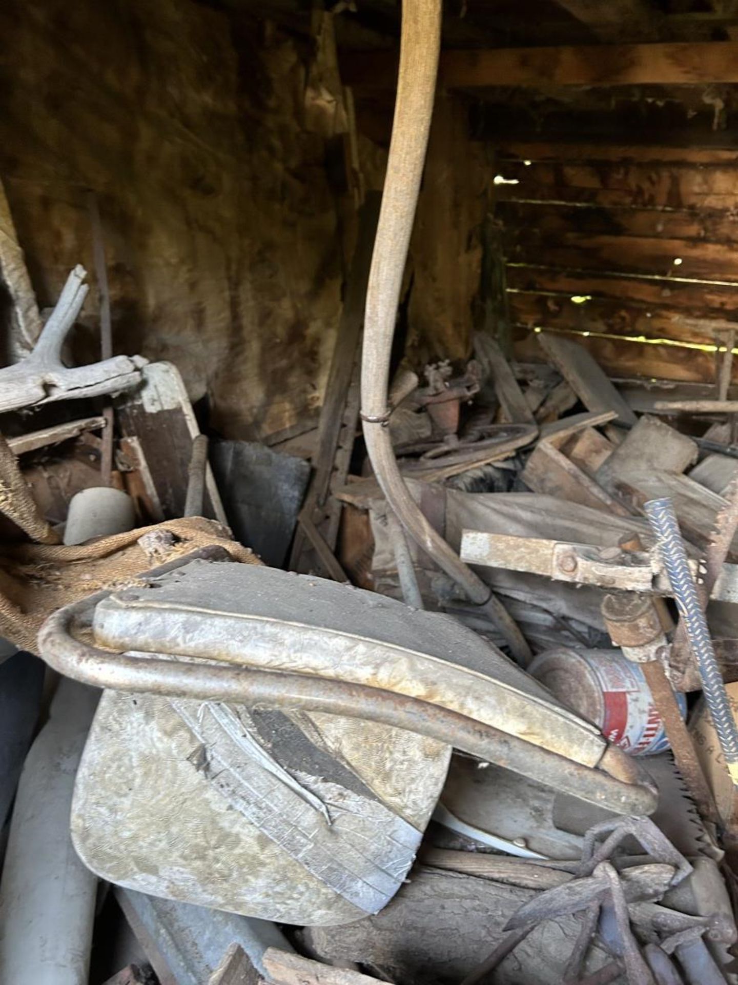 MISC. CONTENTS OF SHED INCLUDING: ANTIQUE CROSS CUT SAWS, ETC. - Image 2 of 5