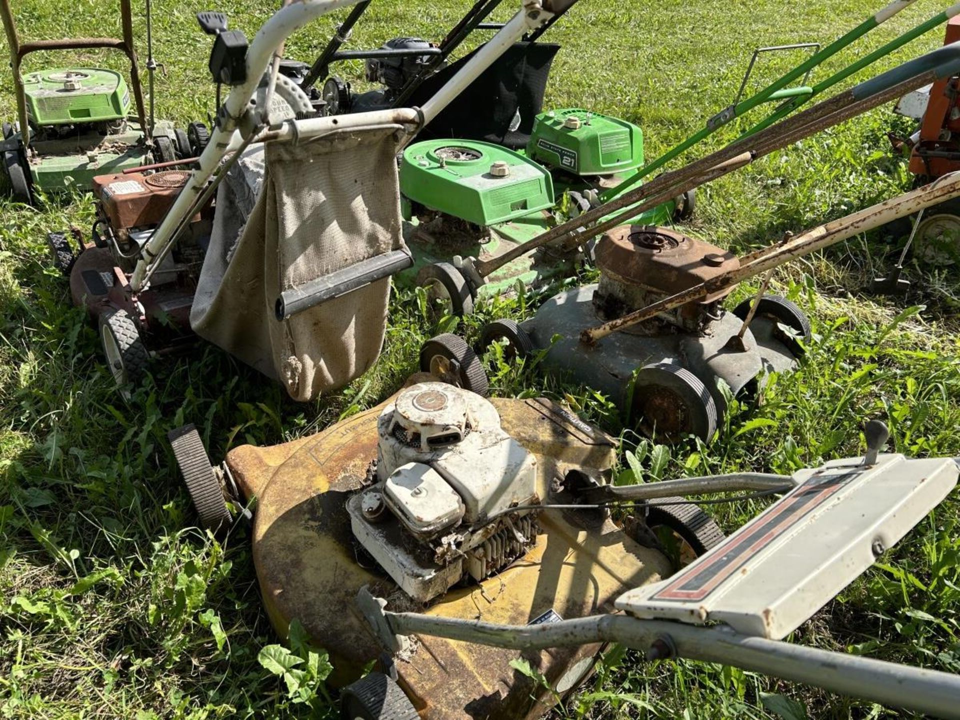 L/O - WALK BEHIND GAS LAWN MOWERS (CONDITION UNKNOWN) - Image 5 of 5