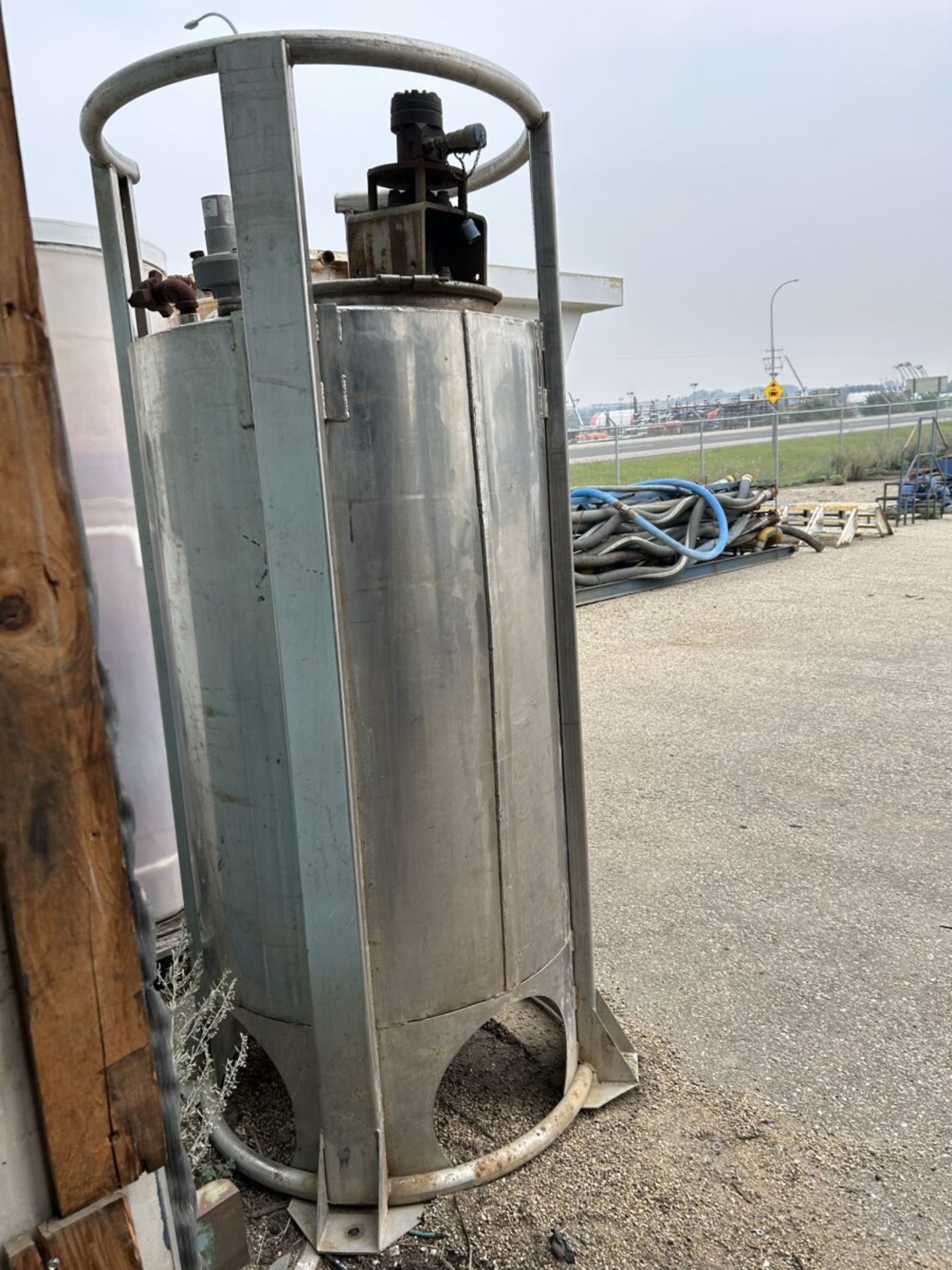 STAINLESS STEEL TANK - 970L W/HYD PUMP (7.5'x3' DIAMETER) S/N: 020/7959 - Image 3 of 5